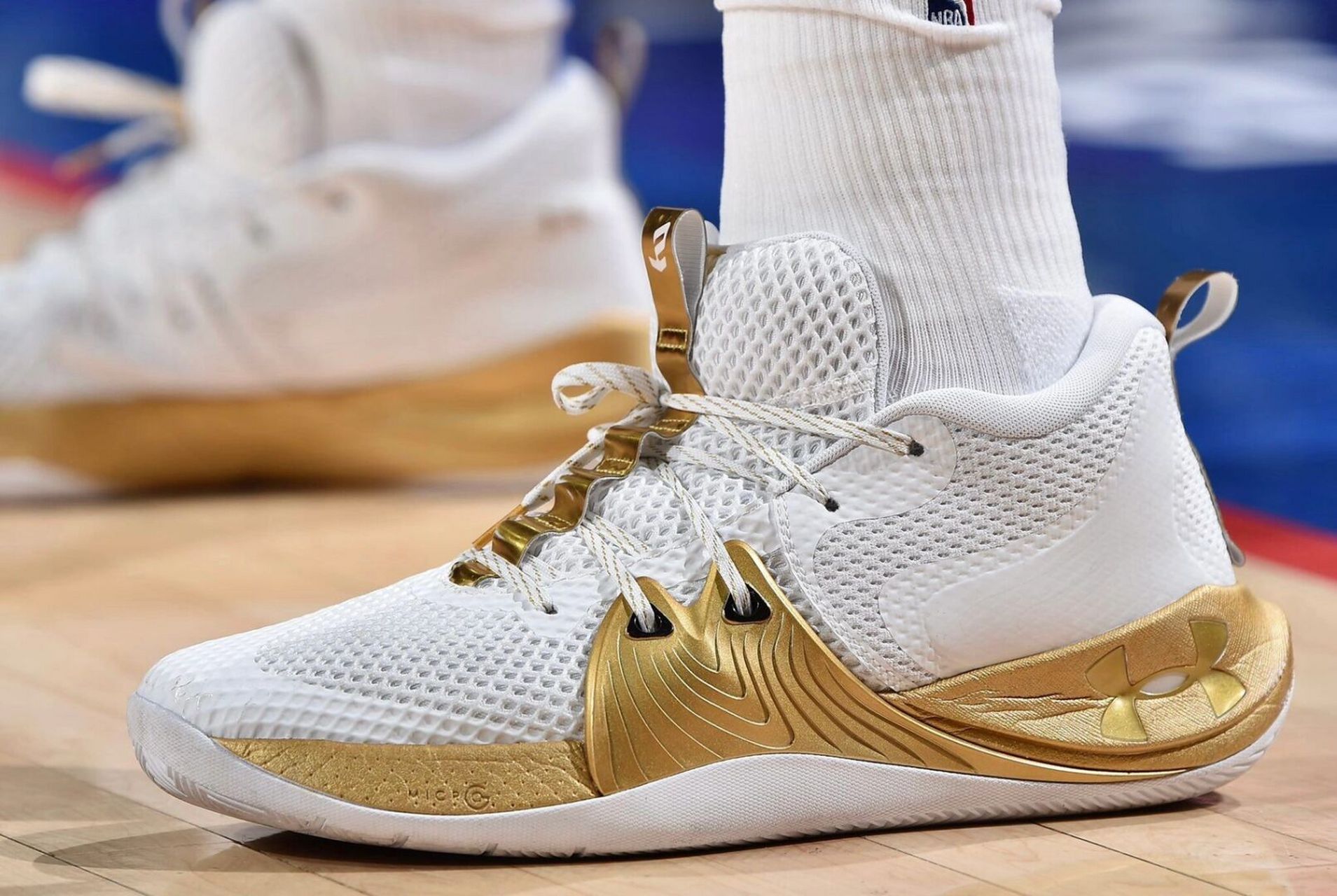 恩比德签名鞋太拉了.