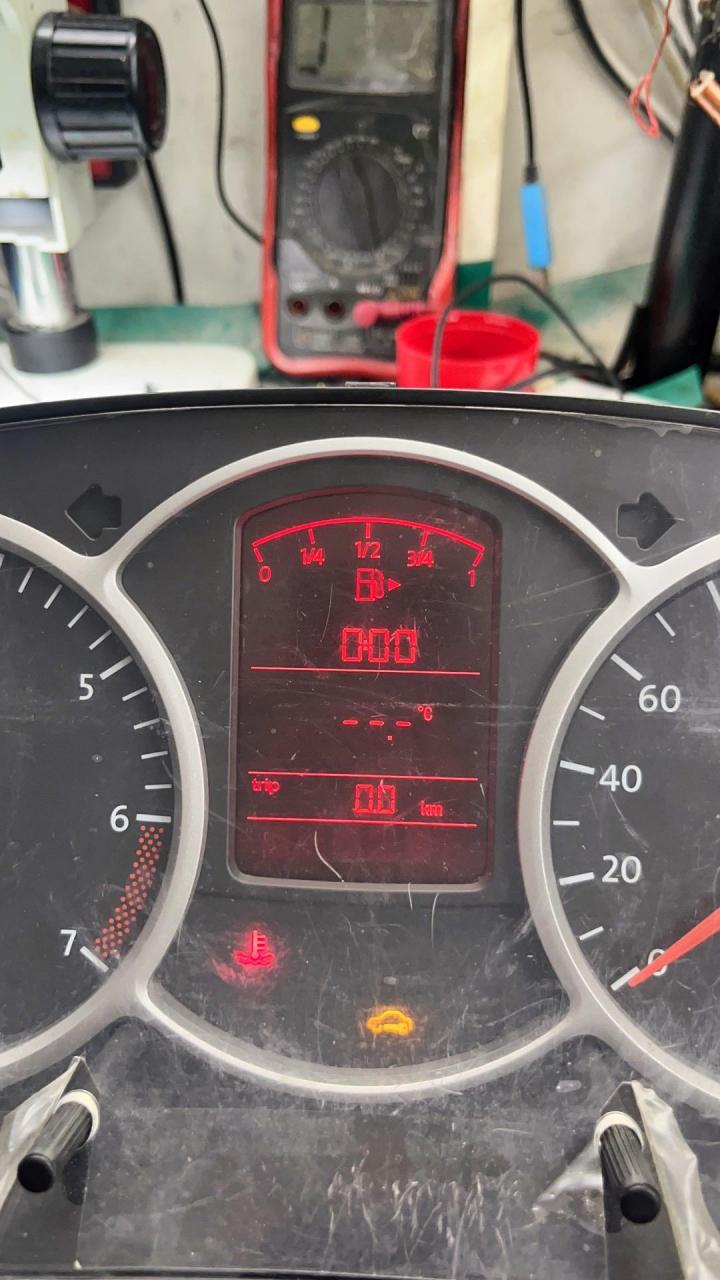 大众朗逸仪表显示屏不清,红屏,黑屏,都可以修复