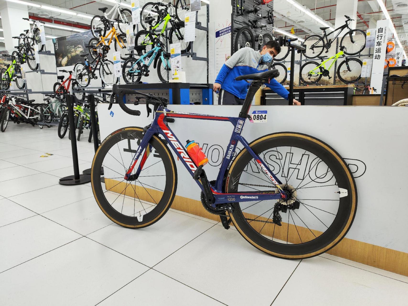 这下美利达的车架配上捷安特slr0轮组,究极杂交,孟德尔看了直摇头05