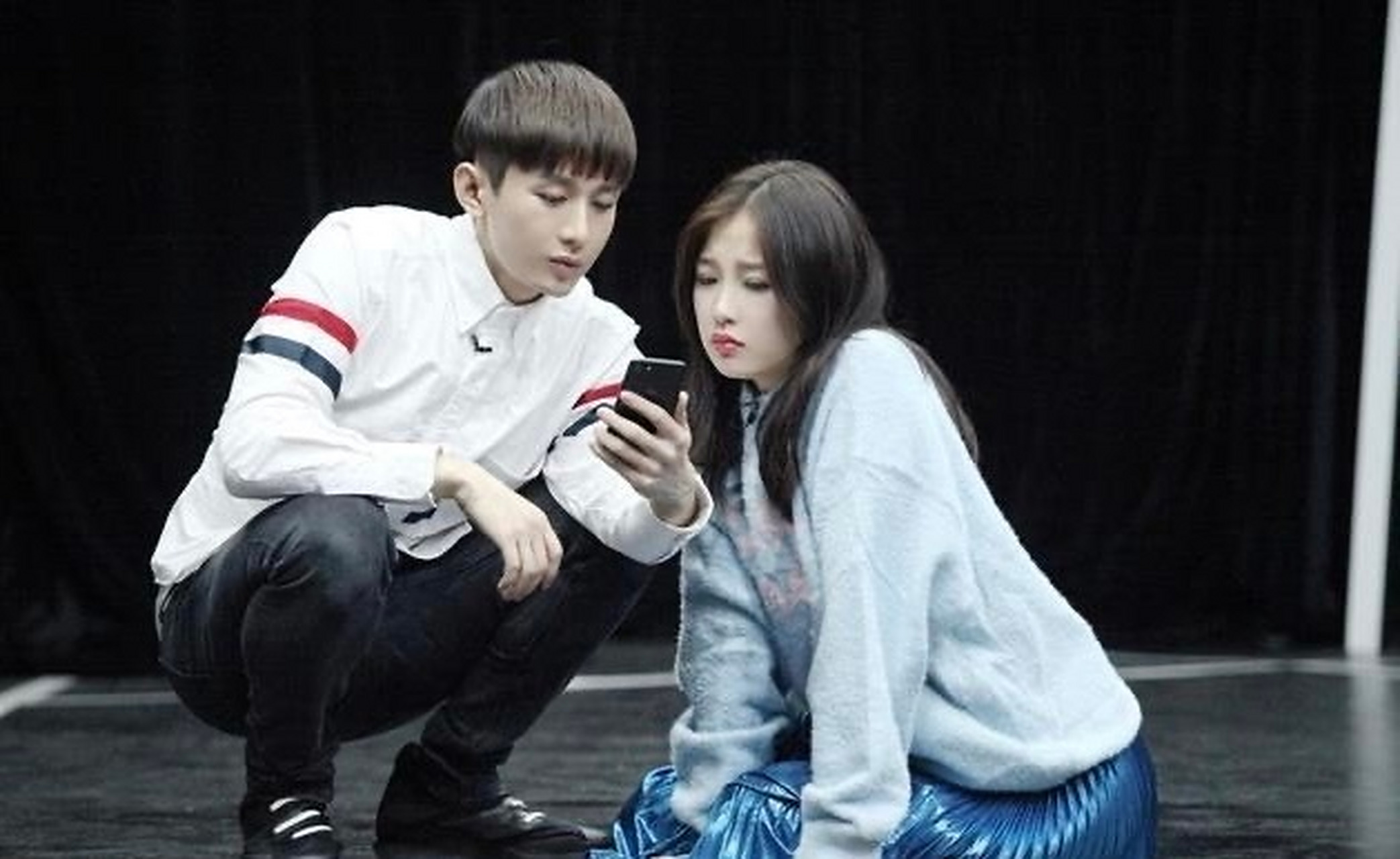 成毅虞书欣参加《一年级》时候的合照 好青涩啊  #成毅虞书欣一年级