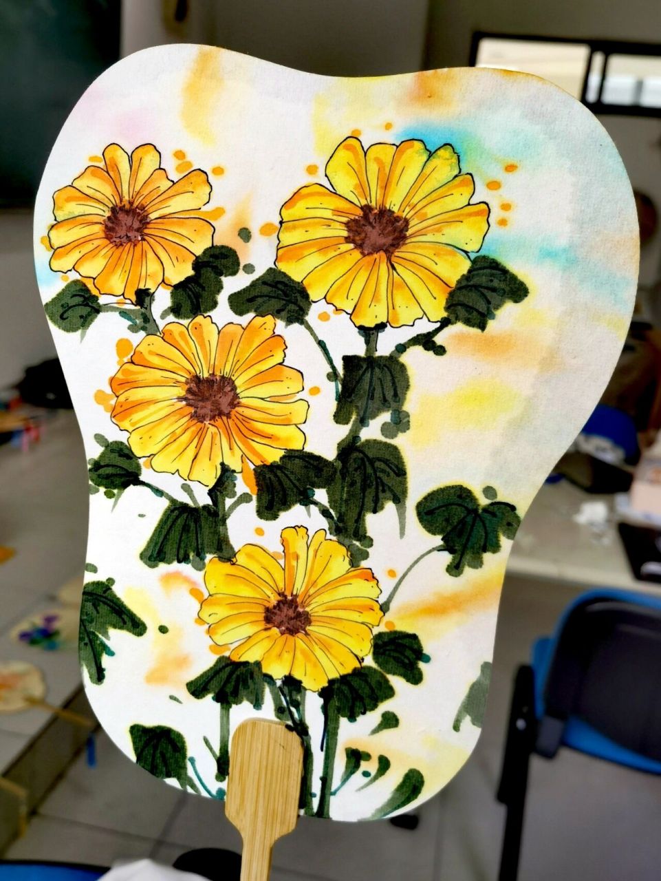 马克笔花卉团扇～ 第一次尝试用马克笔画团扇～画的不好,多多包涵