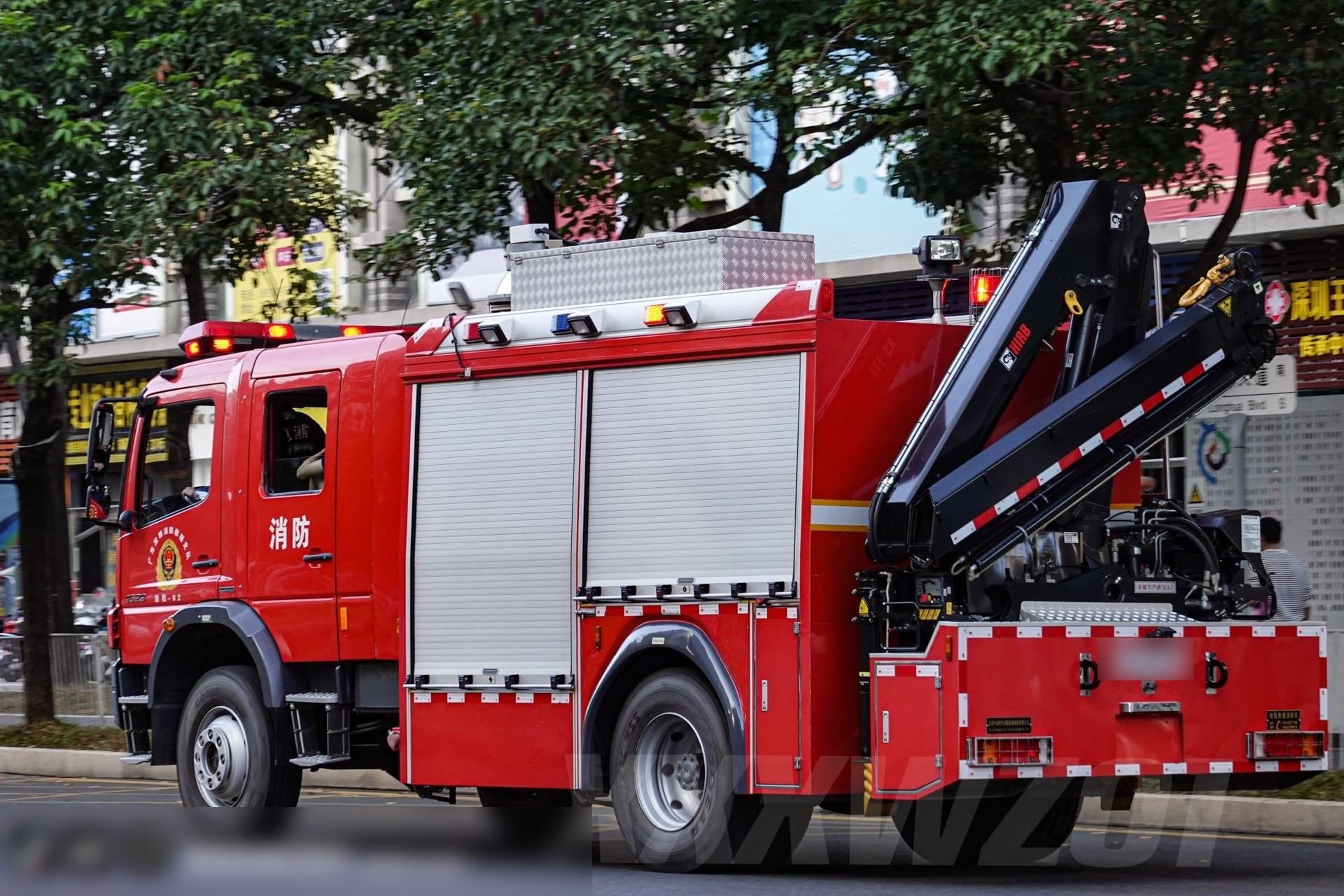 在中卓老家没有见过的一款中卓时代抢险消防车,采用了深圳很多的atego
