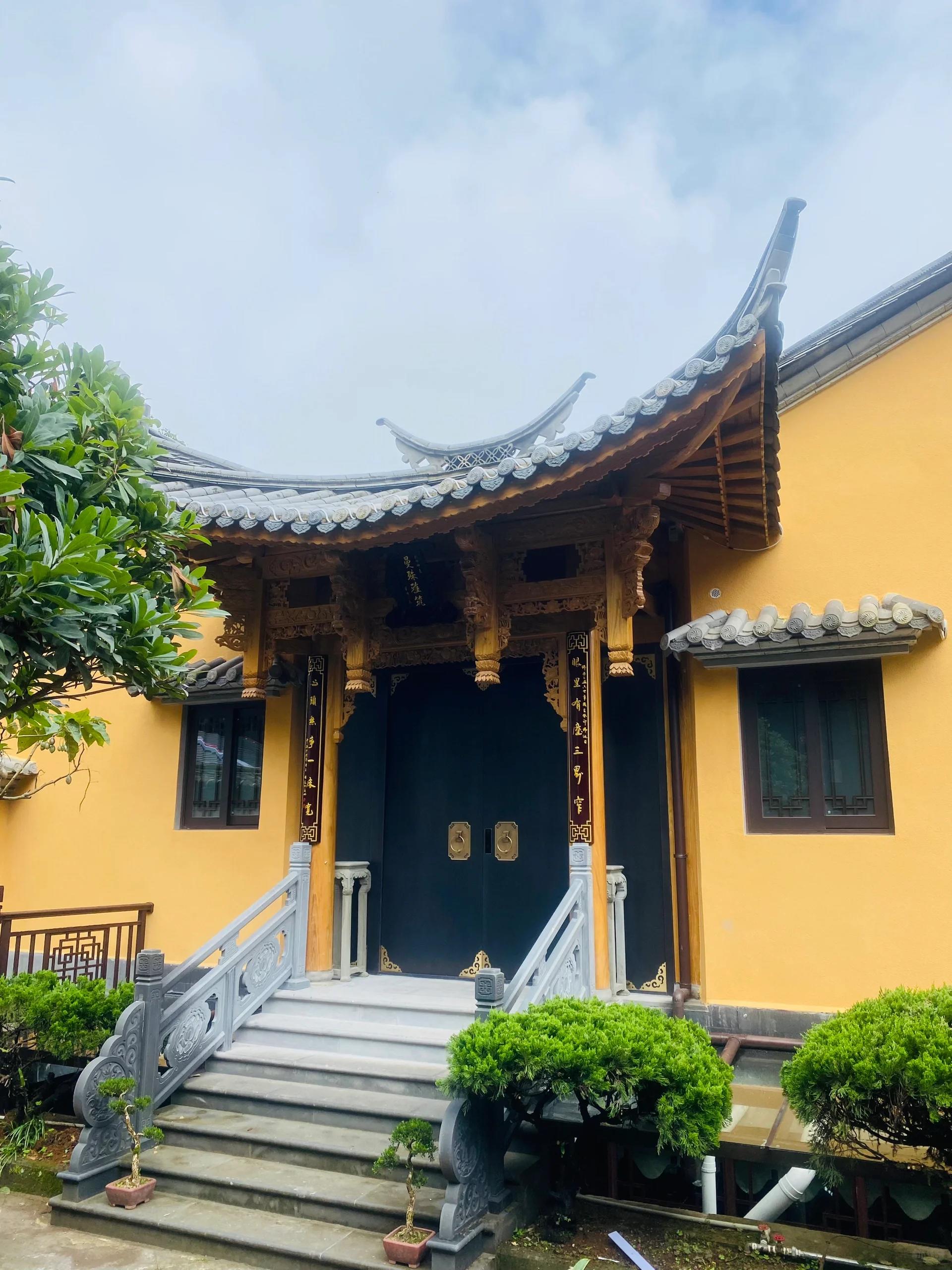 腾冲 | 中天寺:有一群可爱的小狐狸🦊 龟仙人是真的～ 寺庙很漂亮