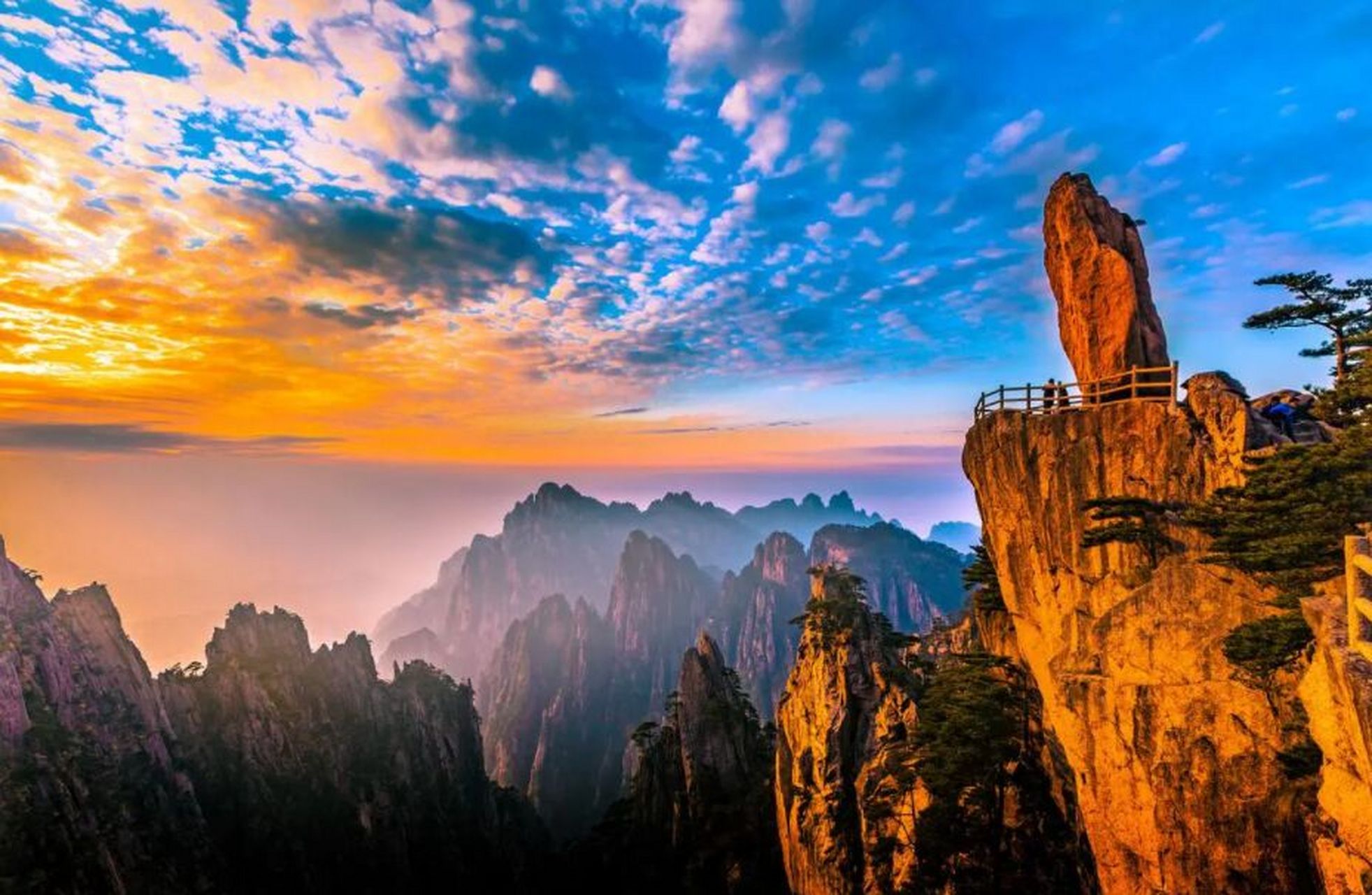 它位于安徽省黄山市,被誉为中国五大名山之一,也是世界文化与自然遗产