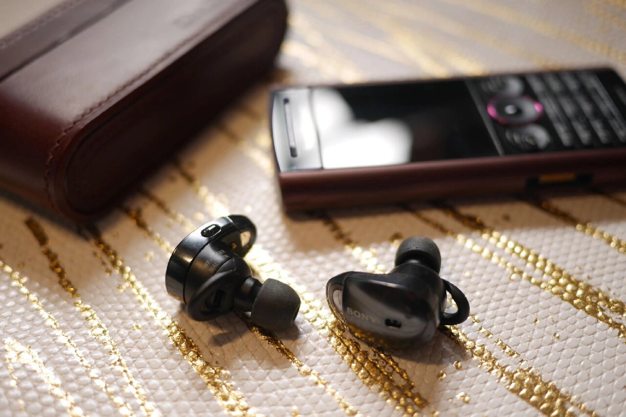 初代降噪豆 我依然在用 第一代的索尼wf-1000x 而今大名鼎鼎降噪豆