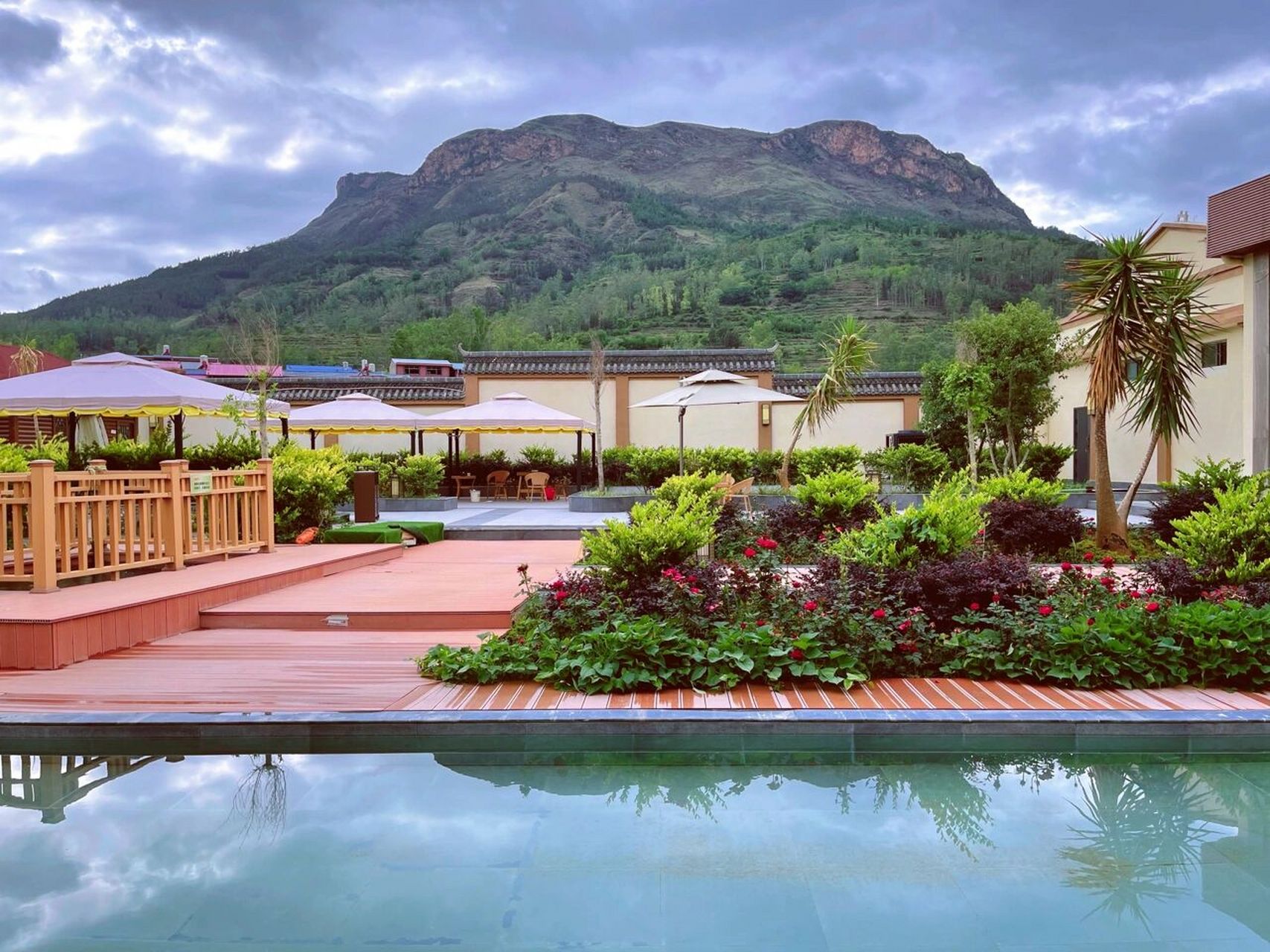 曲靖周边‖生在田里的宝藏温泉 温泉的名字叫德泽温泉,平时都开门