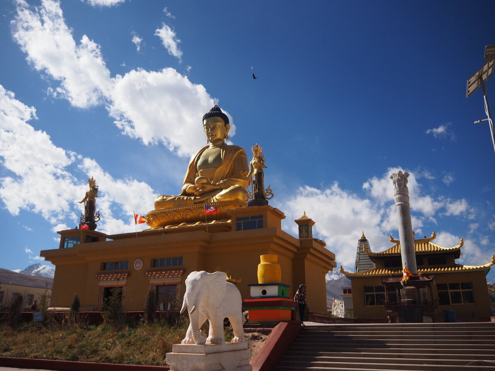 囊谦丨还有人不知道这座藏在青海的佛塔吗?