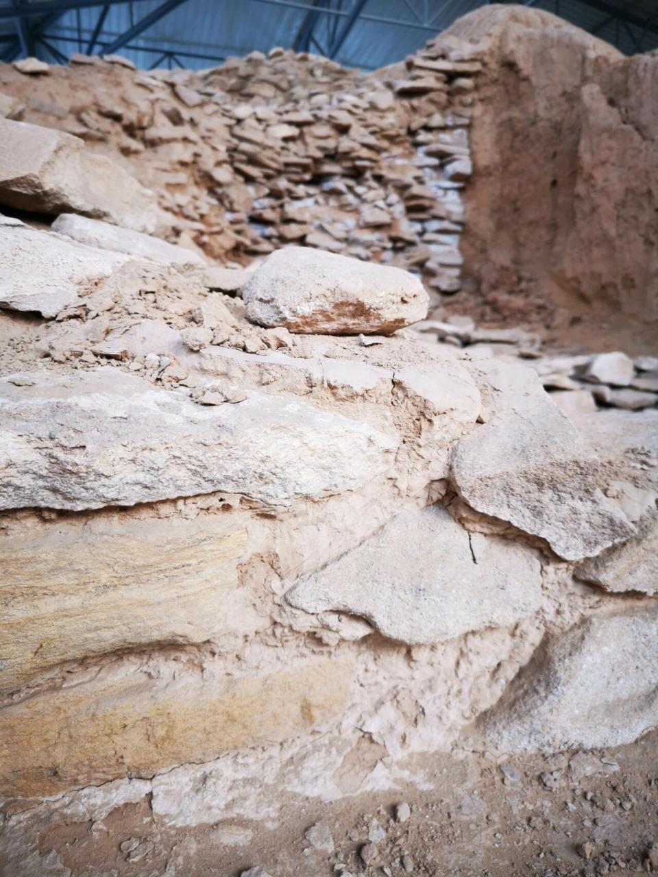 石峁遗址 神木石峁城址,以皇城台为中心,位于东经110°18′26.