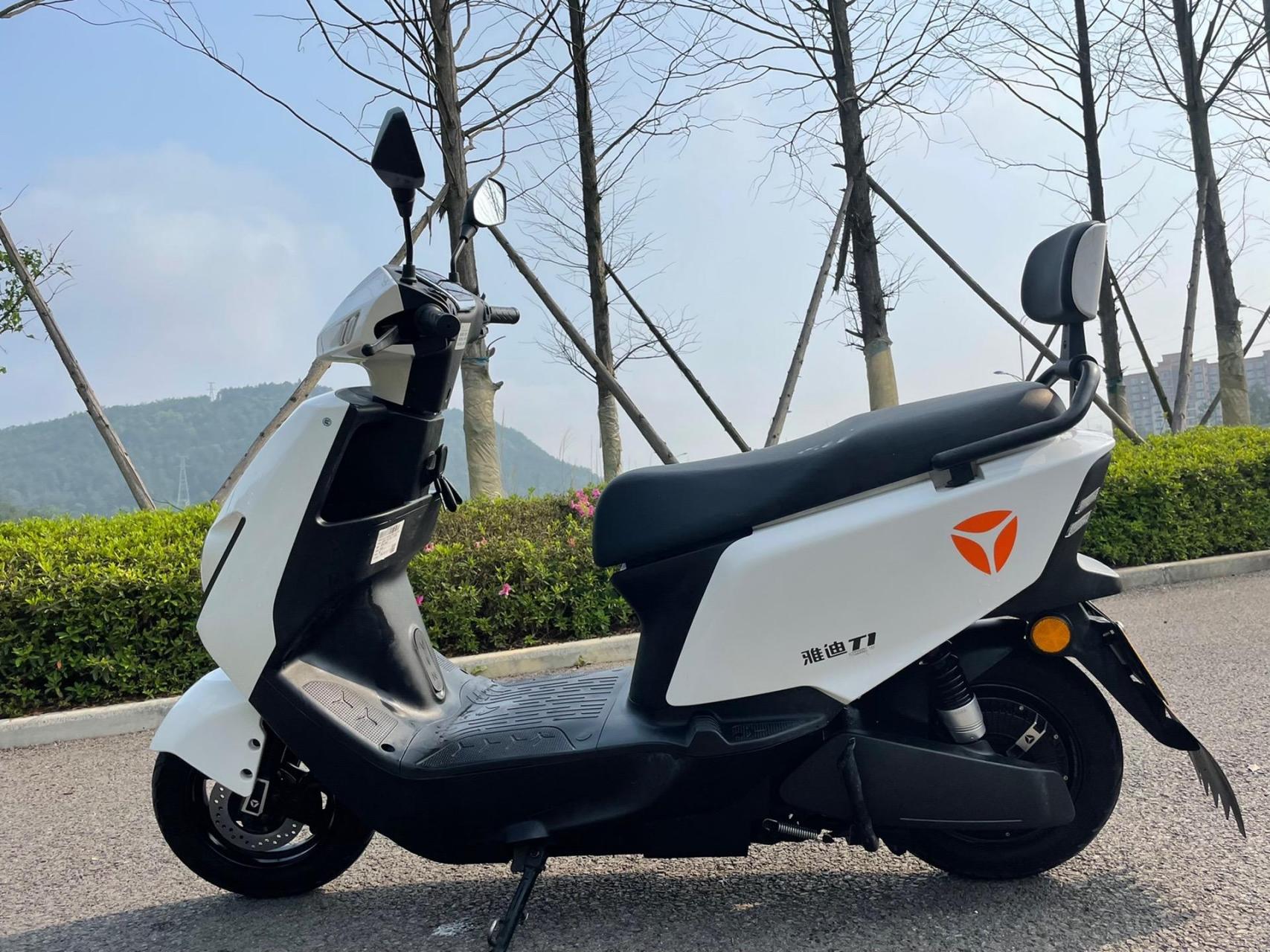 准新雅迪冠能t1,前后碟刹动力大,72v38a雅迪原装石墨烯电池,续航120