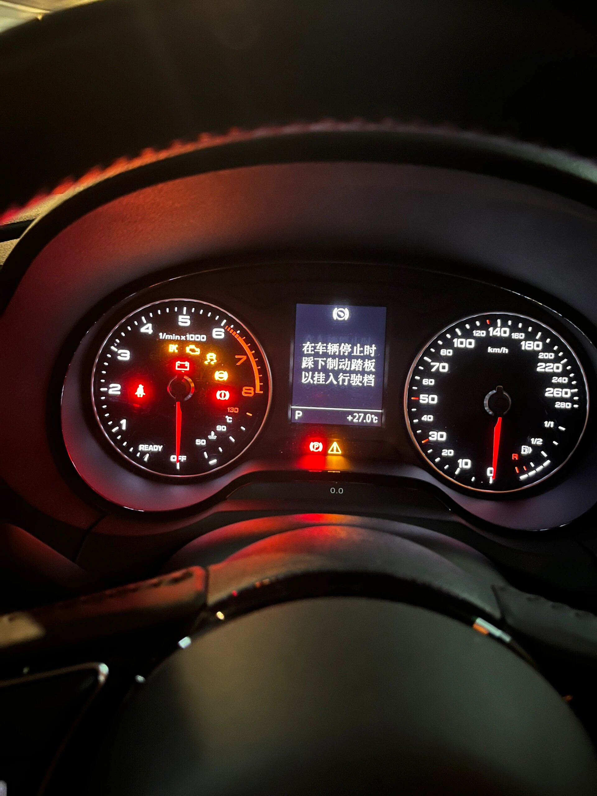 奥迪a3,打不着火,这是什么情况 怎么就突然打不着火了,故障灯亮了一片