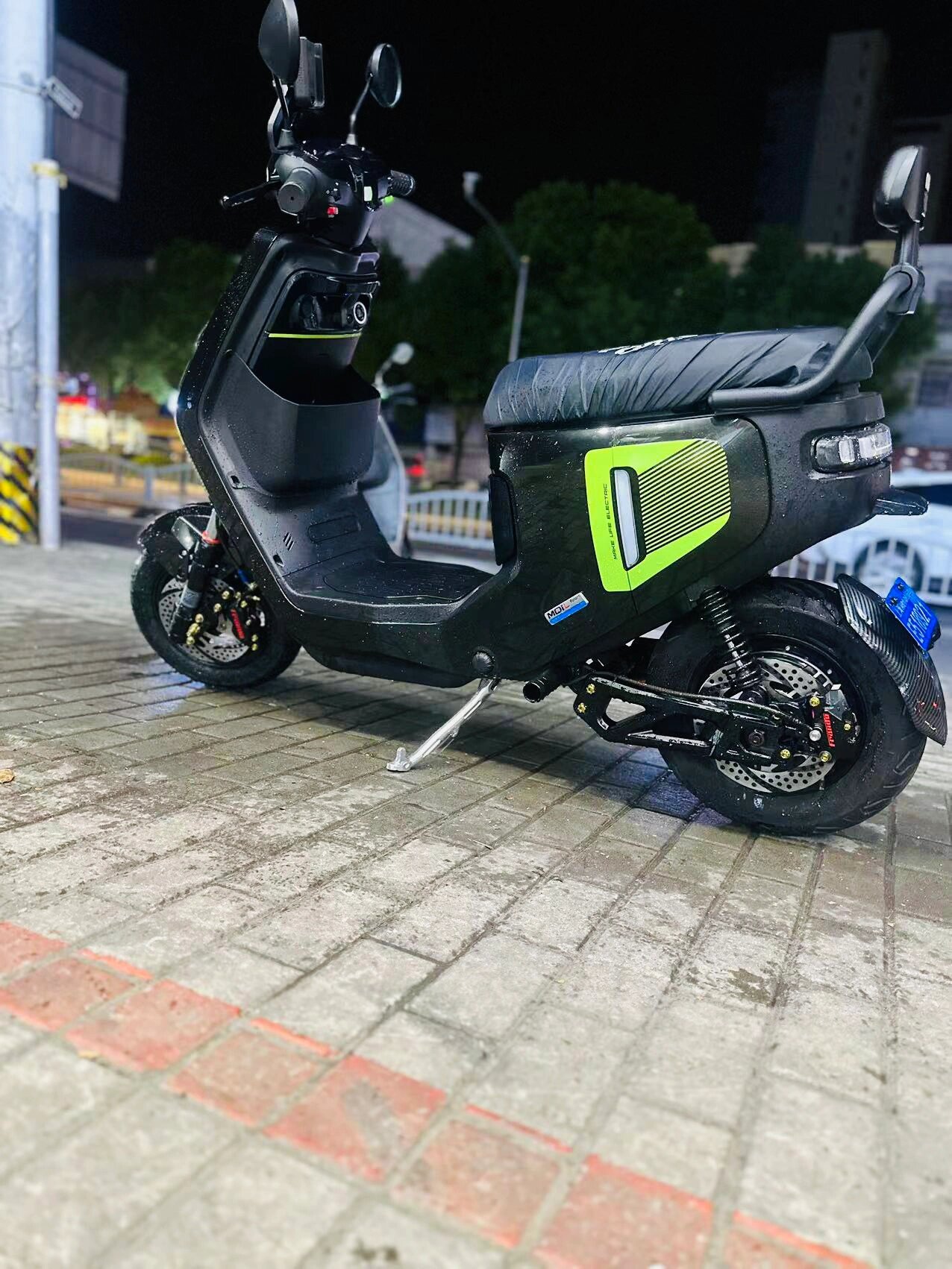 小牛mqil改前刹车升级220刹车盘,完美居中 小牛mqil安装车力屋前后