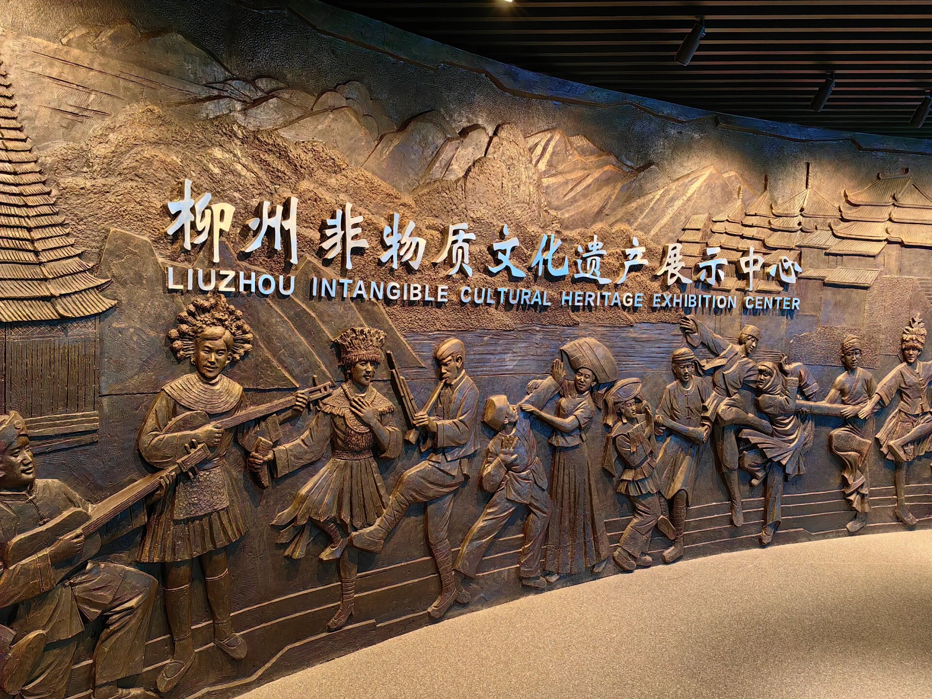 柳州市群众艺术馆 送了一个贴纸,贴在了盖章本上,相当于盖章了,群众