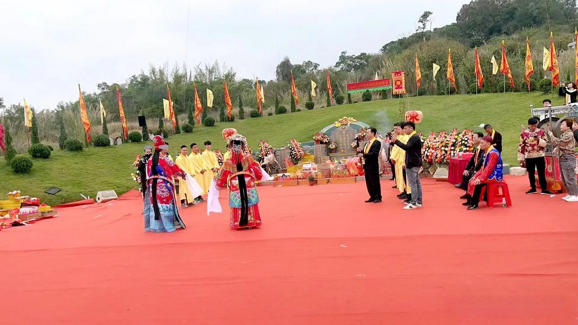 每年清明节前后,普宁市占陇镇桥柱乡祭祖相当隆重.