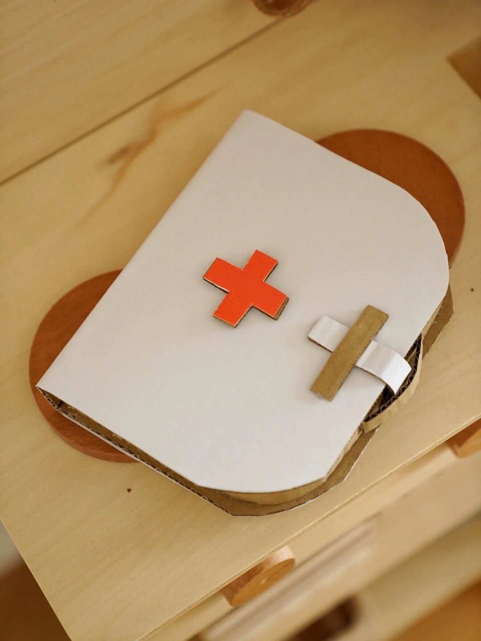 亲子手工|diy纸板过家家医药箱玩具 终于做了这个医药箱!还蛮喜欢的!