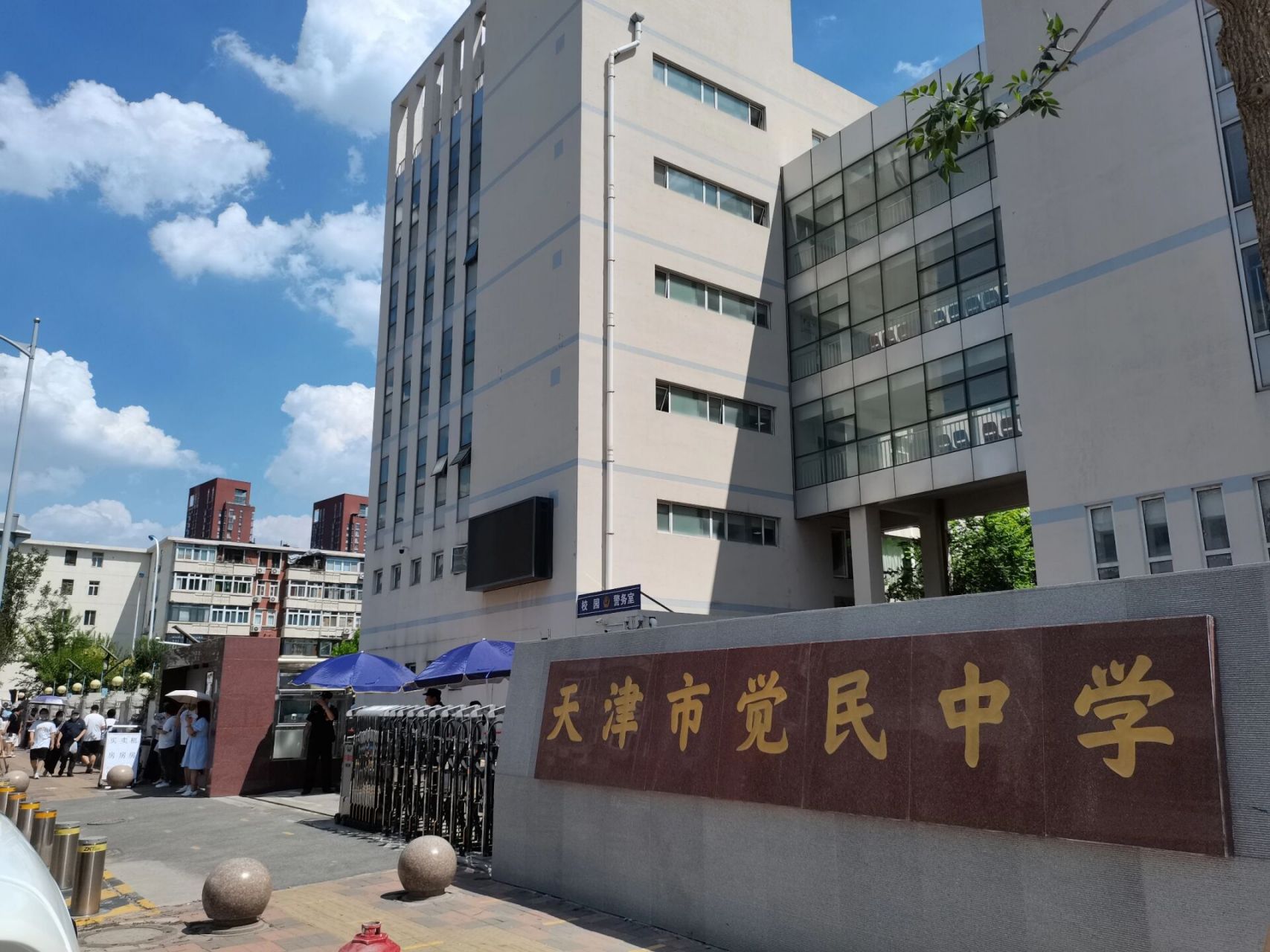 天津市觉民中学 听这个学校说今年分数线大概是728,有两个重点班,进