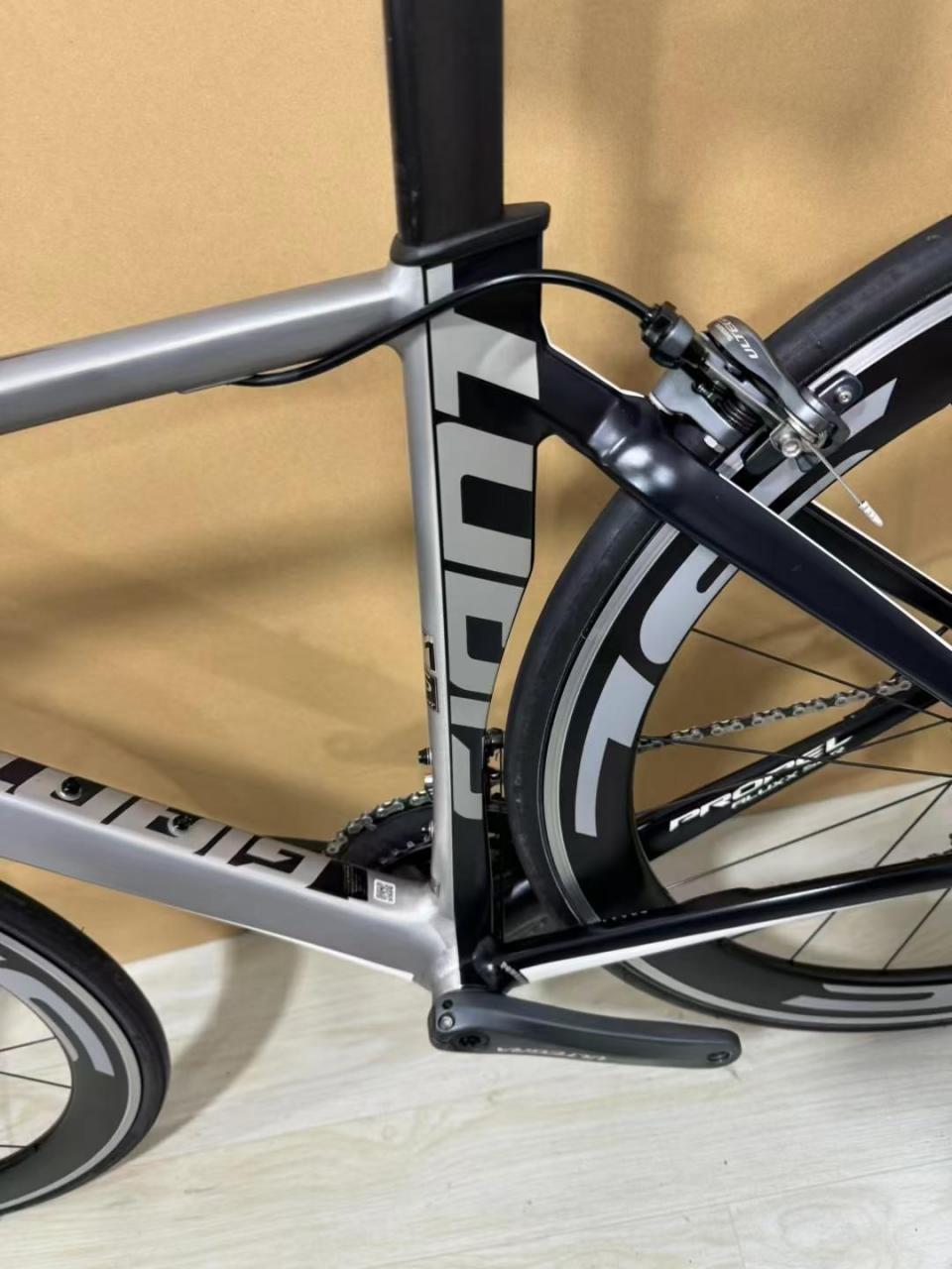 捷安特pp slr1公路自行车 旗舰铝架 碳纤维坐管 碳纤维前叉 禧玛诺ut