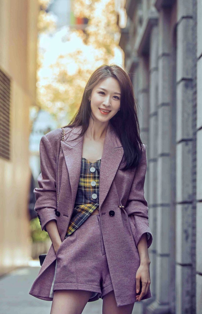 张雯 张雯,1985年9月12日出生于上海市,中国内地女演员,毕业于上海