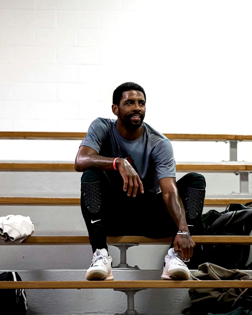 看看这谁 #小红书竞技场# #nba# #欧文# #篮球头像壁纸