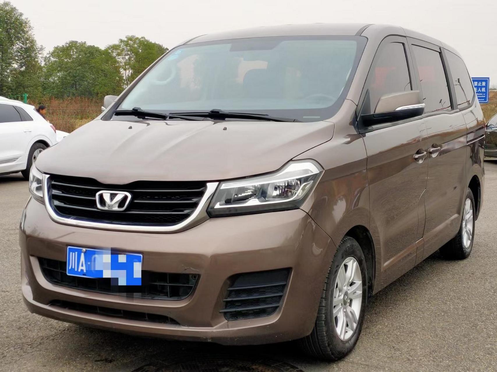 新到店:2017年早产华晨宝马旗下华颂7商务车!2.