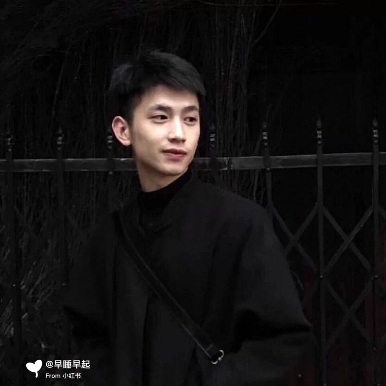 微信男头/高冷/帅气/文艺/男生头像 字字不提爱你,但字字都是爱你93