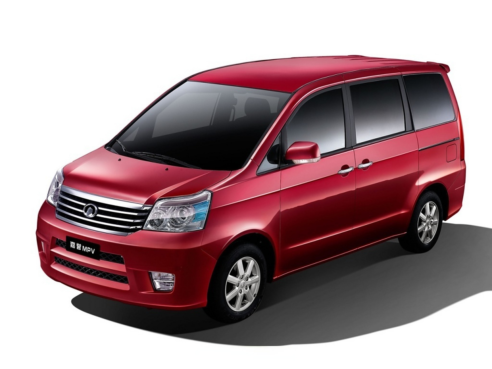 昨天找资料图,顺手存了几张,08年的长城嘉誉(后来改名叫v80),带原生