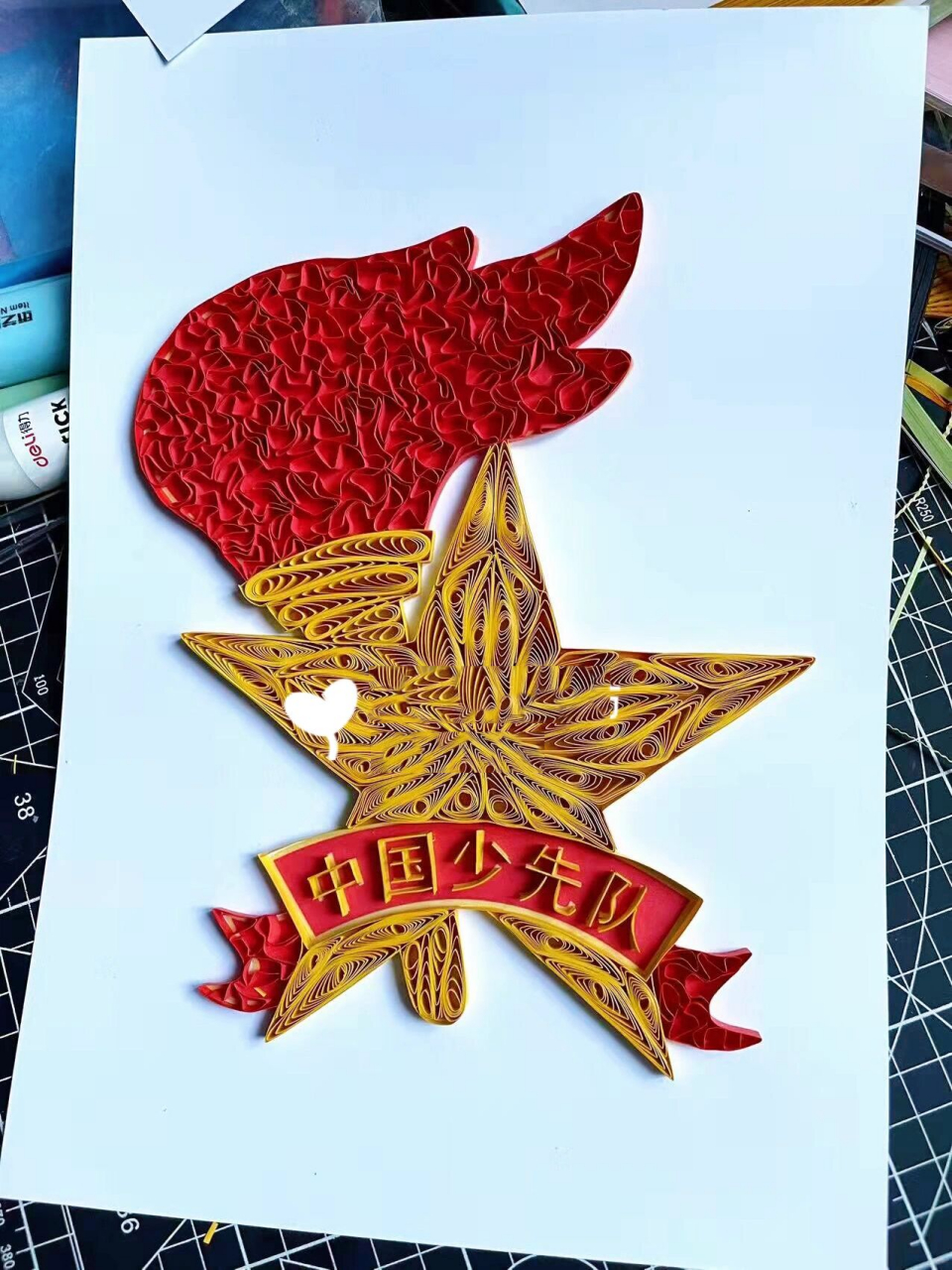 手工衍纸作品 今天是小小少先队员 非常受欢迎的少先队衍纸画和红领巾