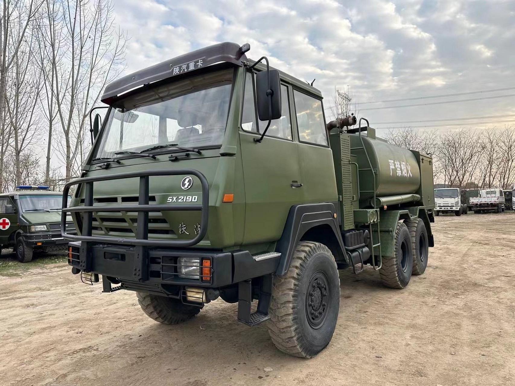 新到一台新款陕汽2190越野加油车!11年!3千多公里!6驱!轮胎全新!