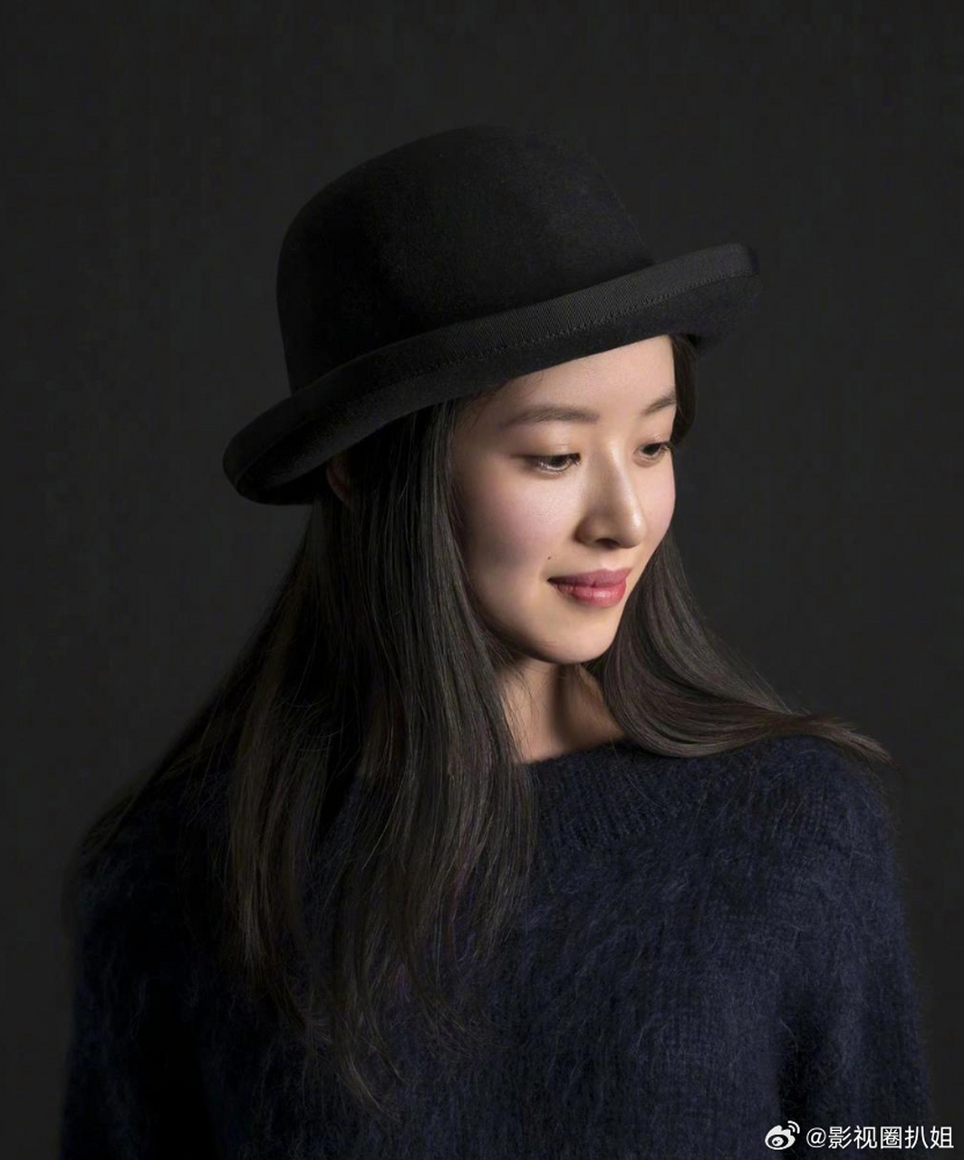 章泽天早年写真,奶茶妹妹甜而不腻,淡雅又不乏高贵.