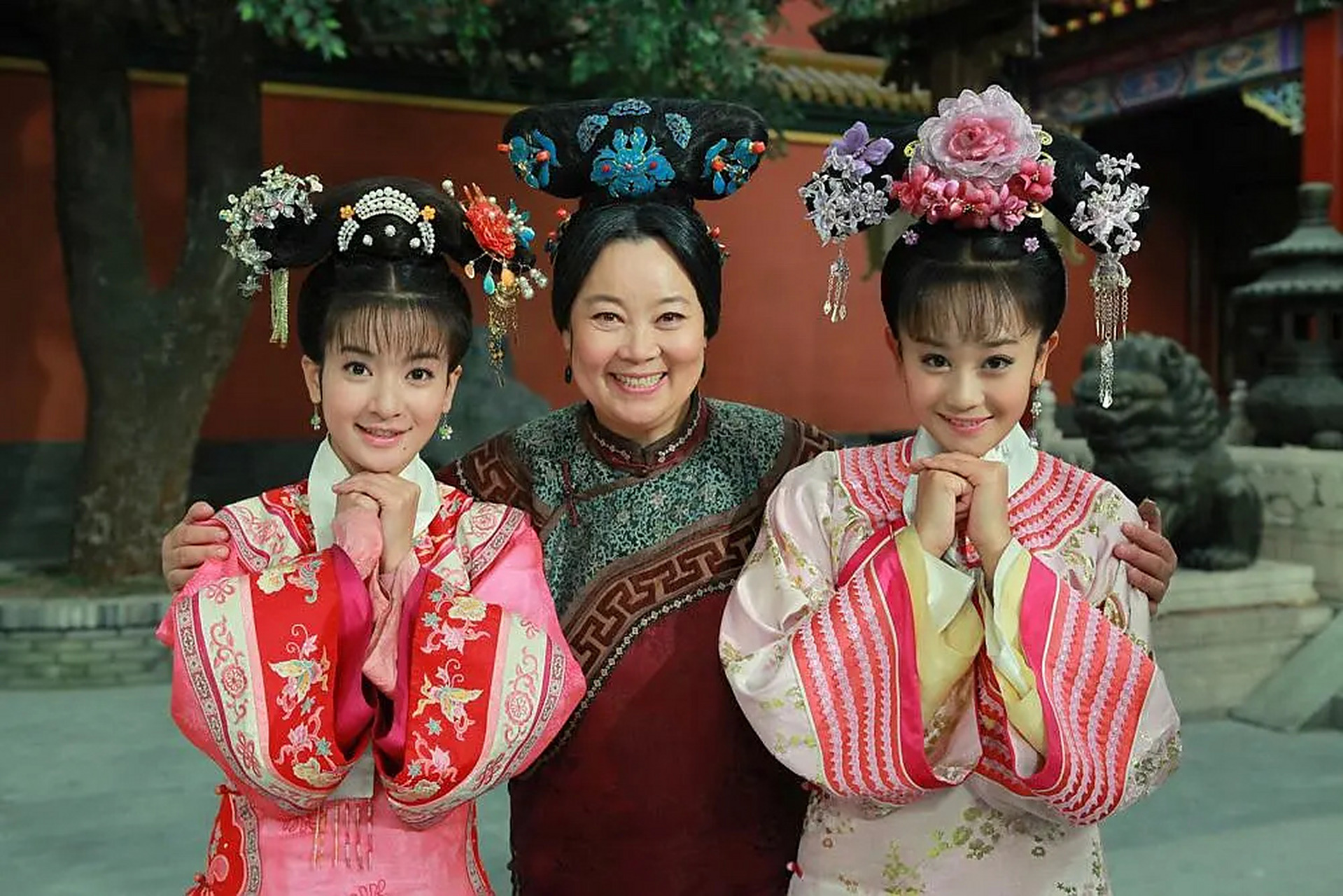 新版《还珠格格》中的紫薇对小燕子比旧版第三部的好很多,始终都是站