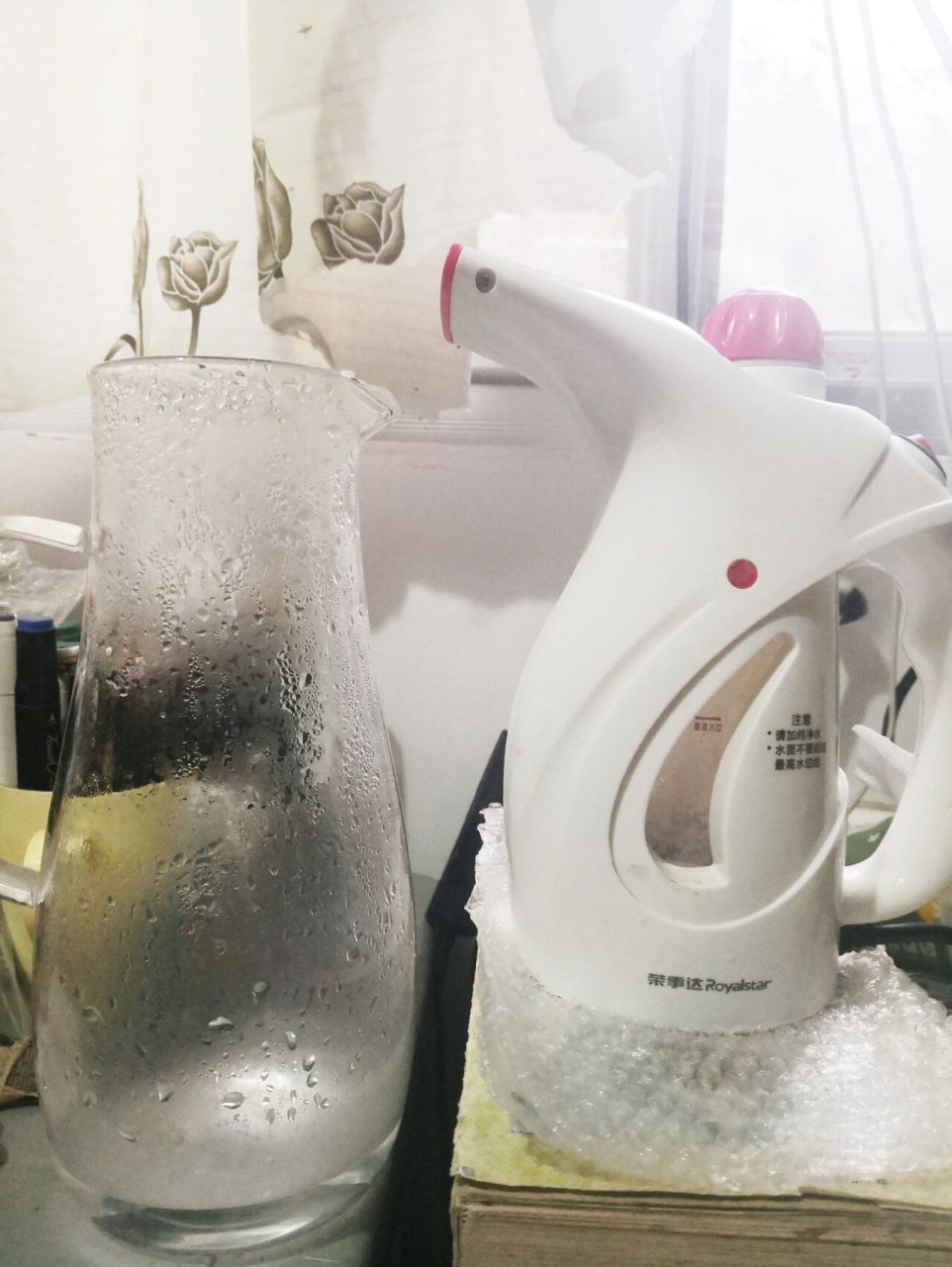 新发现:家用自制蒸馏水 用具:家用挂烫机,医用口罩,装水容器 因为我用