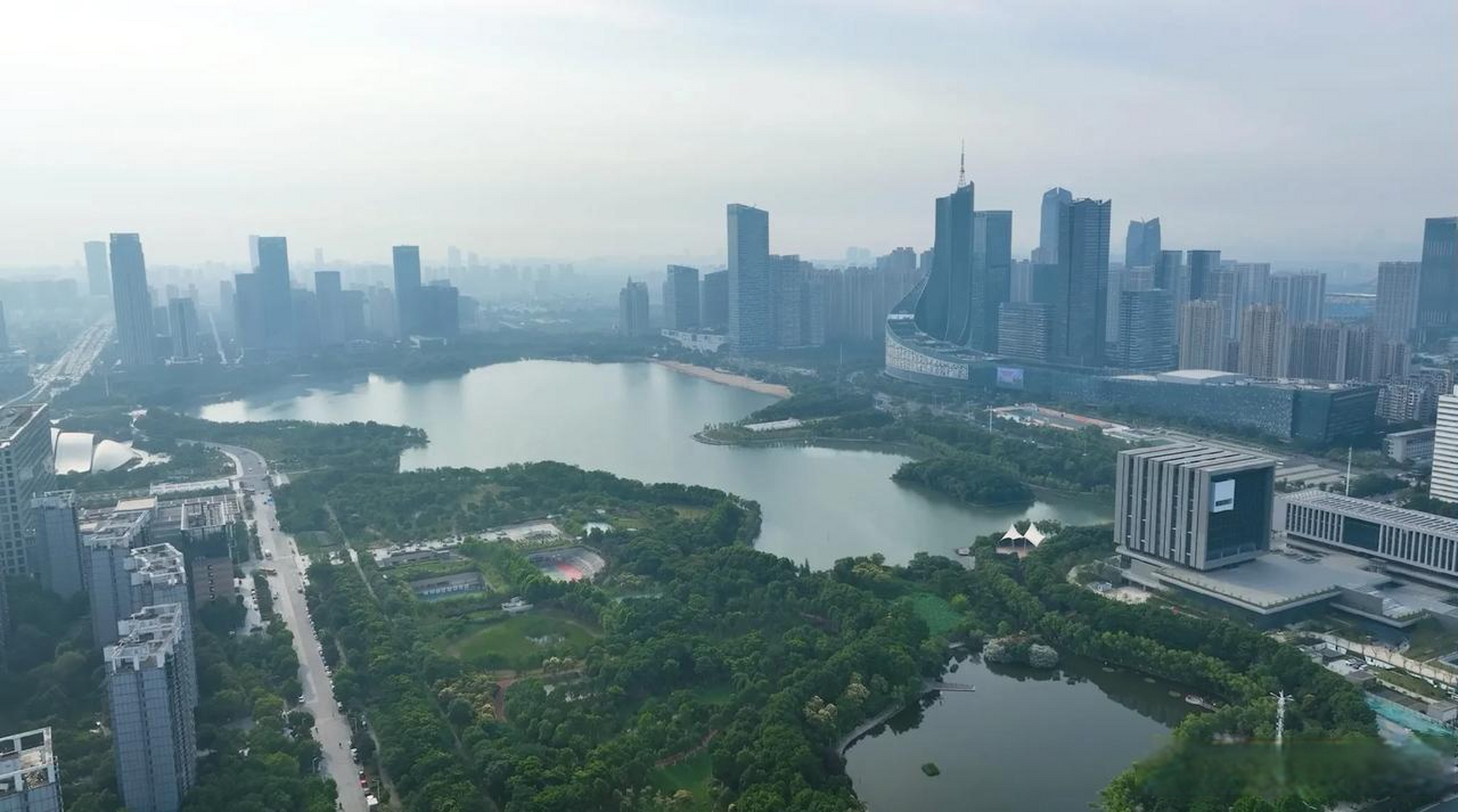 航拍美丽的合肥天鹅湖,合肥的门面!