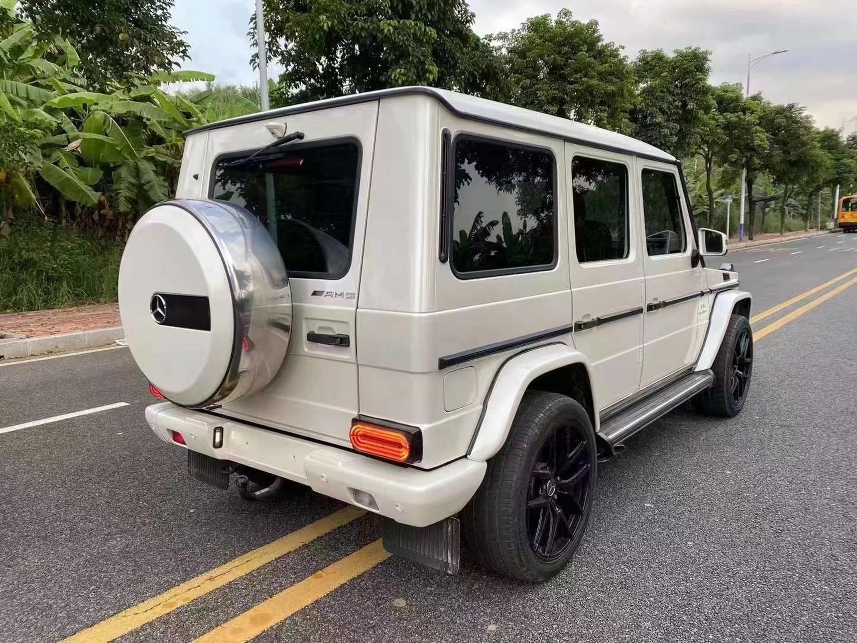 3万 2020款奔驰g63amg463宽体版 白色棕色格子皮,eco停启,哈曼卡顿