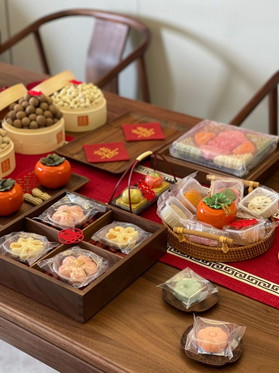 婚房布置好物5 | 中式糕点摆盘也太高级了 这张桌子的布置娘亲真的花