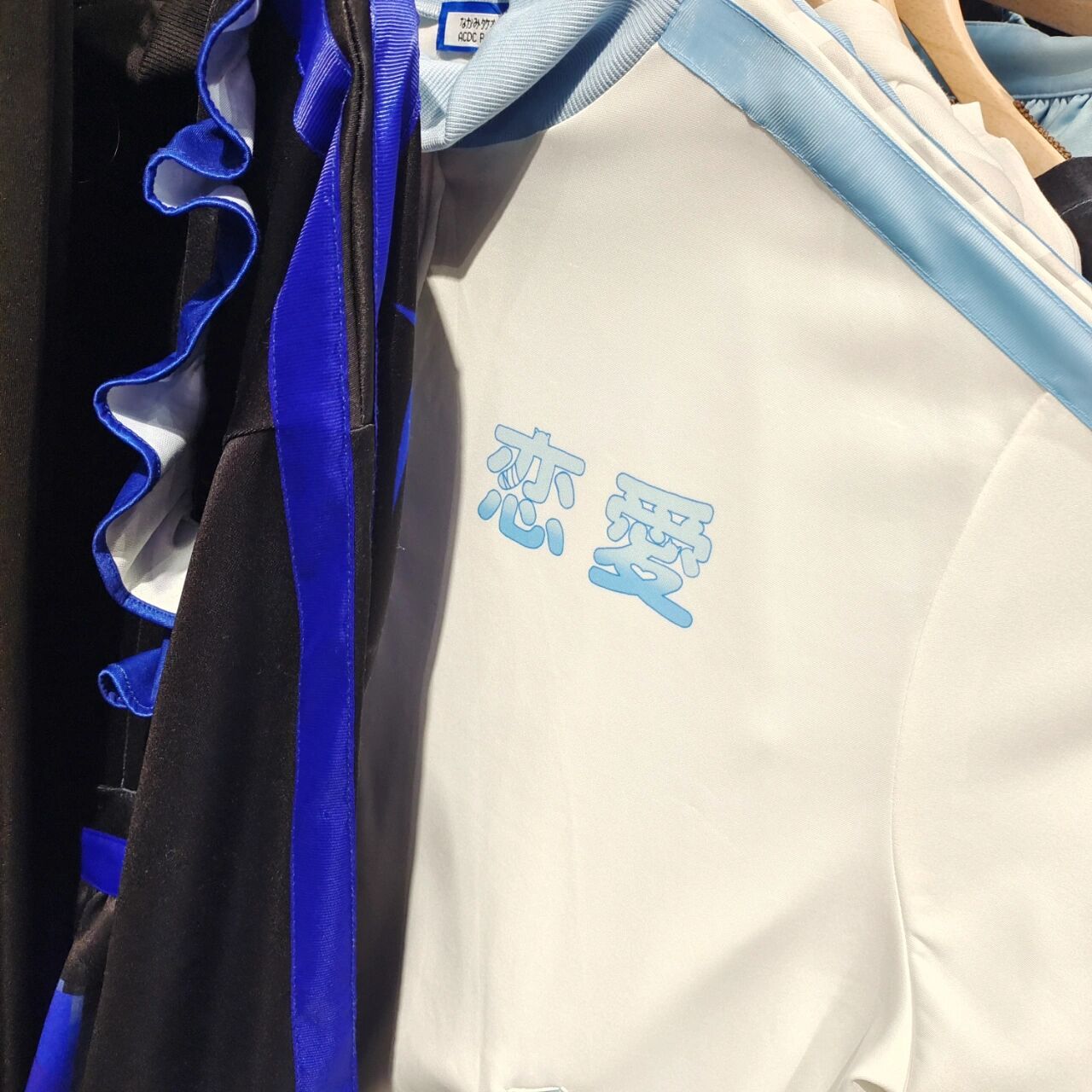 香港尖沙咀地雷运动外套acdcrag 在尖沙咀地铁站b1右拐的theone商场