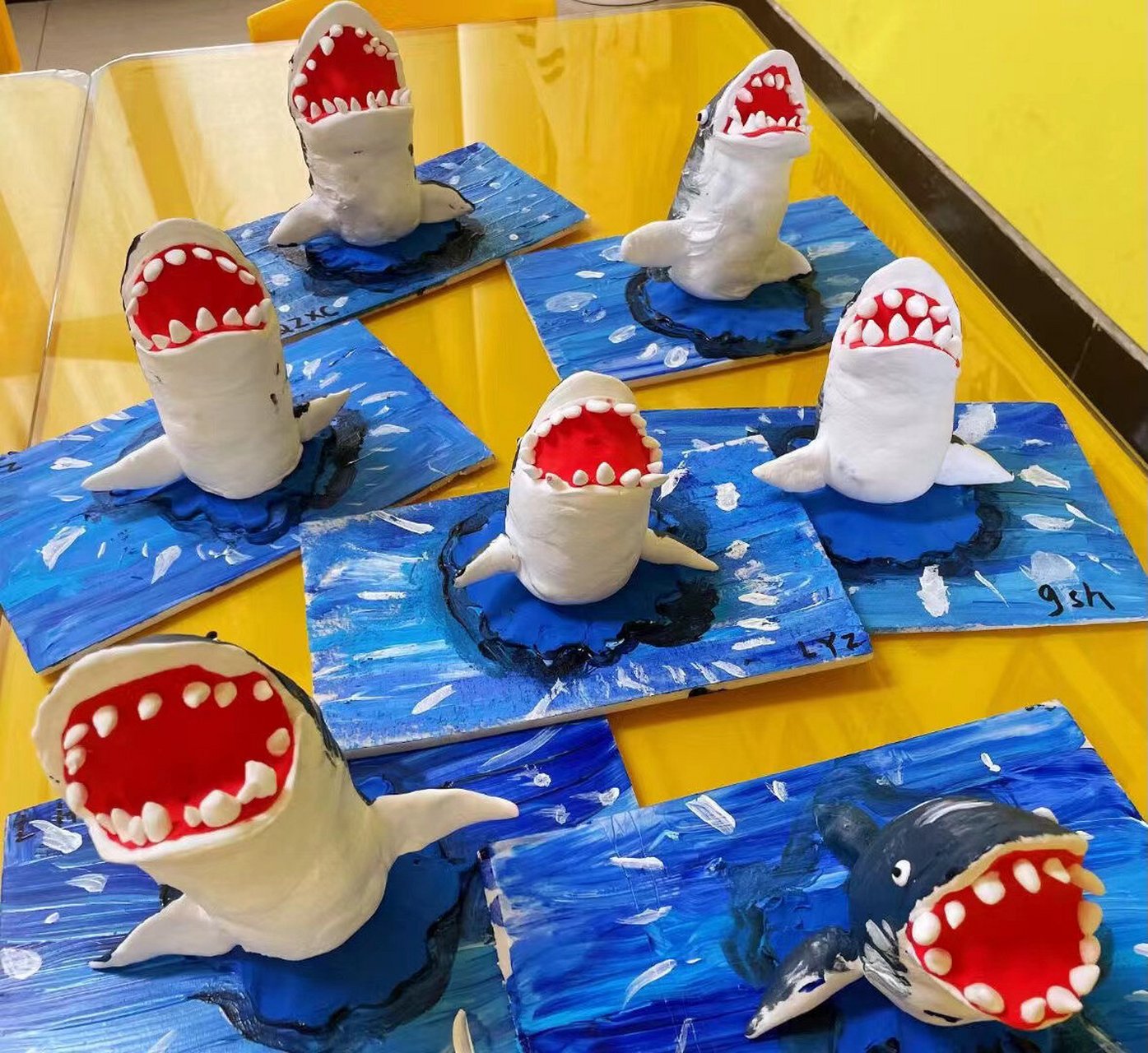 大鲨鱼 压迫感满满的大鲨鱼00 	 90准备材料:kt板,报纸,超清黏土