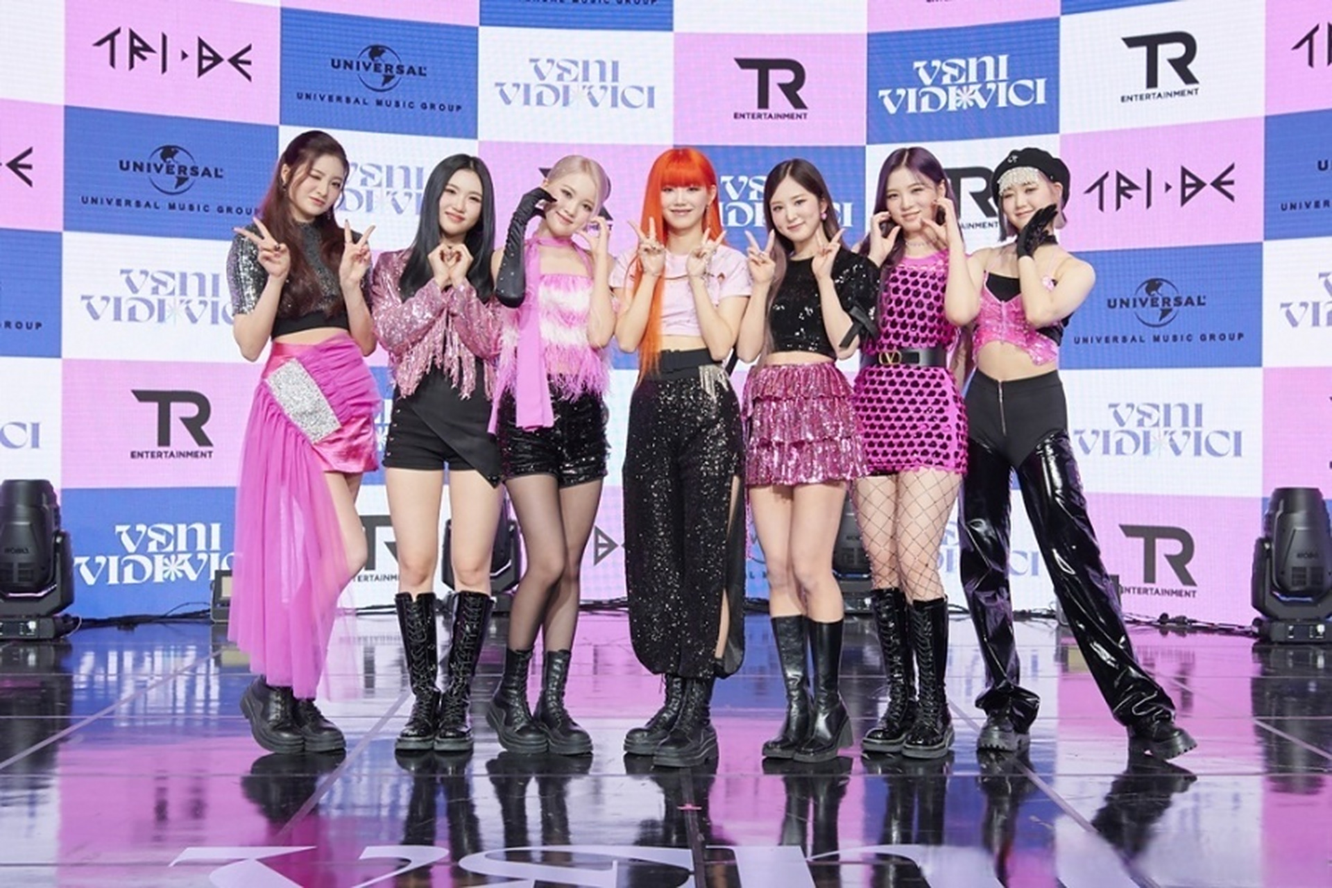 12日,女团#tribe# 携首张迷你专辑《veni vidi vici 》举行线上show