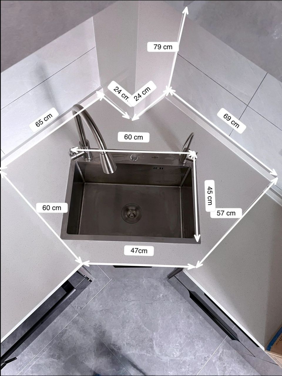 小厨房做钻石转角台面放水槽也太棒了吧7515 我家厨房是"7"字形的