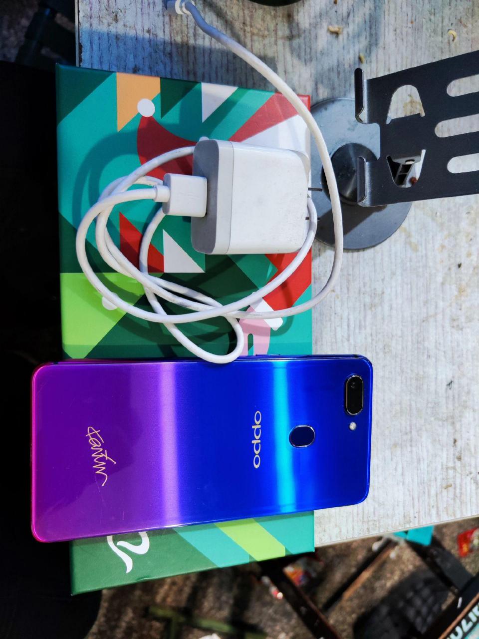 oppor15买的时候也是3000多  128g 功能全好送充电器  ,需要的来 爽快