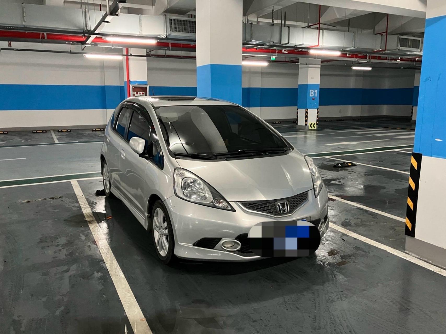 本田二代飞度炫酷运动版.