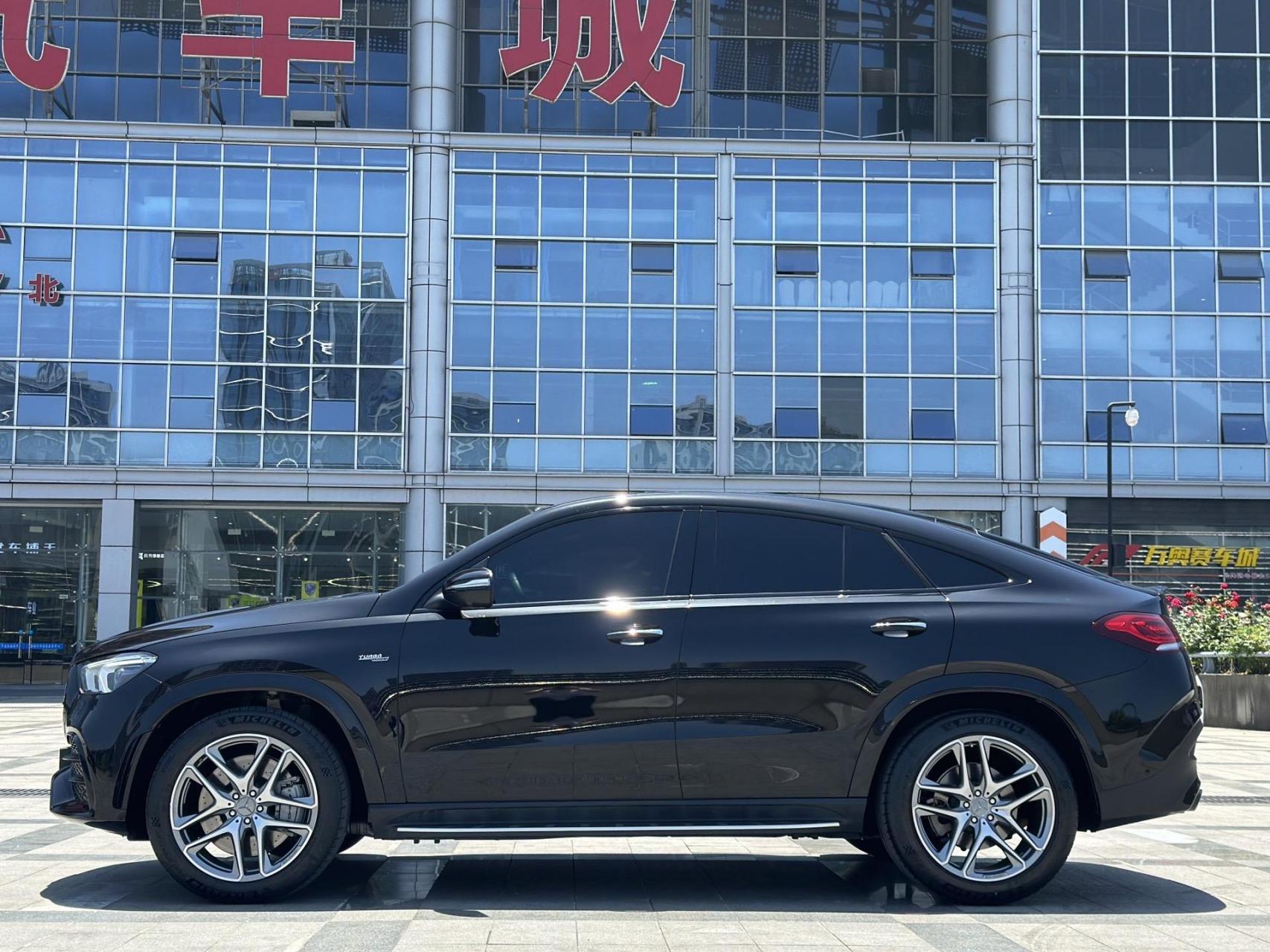 gle53轿跑,20年9月上牌,抬头显示,几何多光束大灯,sc旋钮,高性能运动