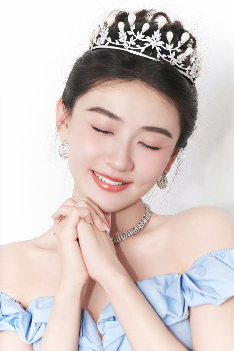 梁洁 甜心公主梁洁梁洁little 蓝色抹胸群好养眼,宝宝真的好会做表情