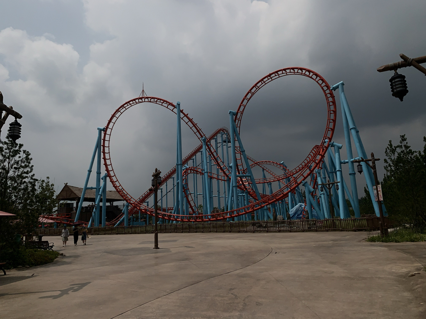 淮安西游乐园一日游玩后感 以为周一玩的人不是太多,结果每个项目排队