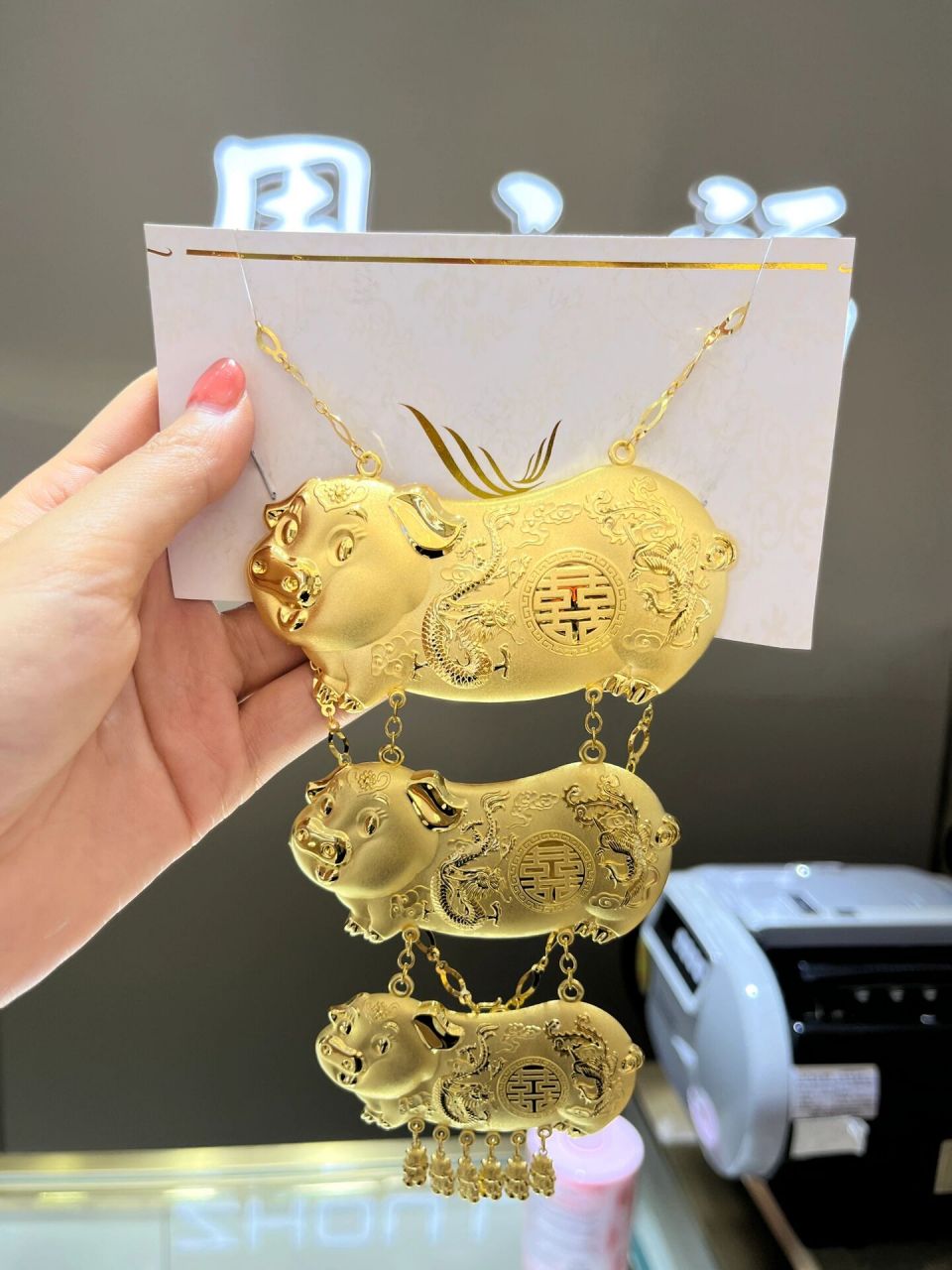 78黄金猪排项链,金猪代表福气,寓意佳偶天成子孙满堂,开枝散叶,大富