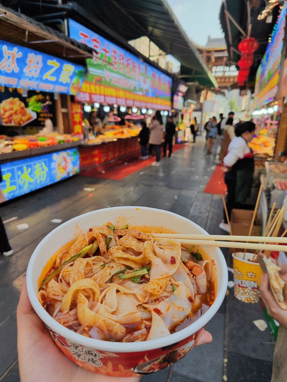 恩施女儿城 坐标恩施女儿城 高铁站出口可公交直达,里面商业化较严重