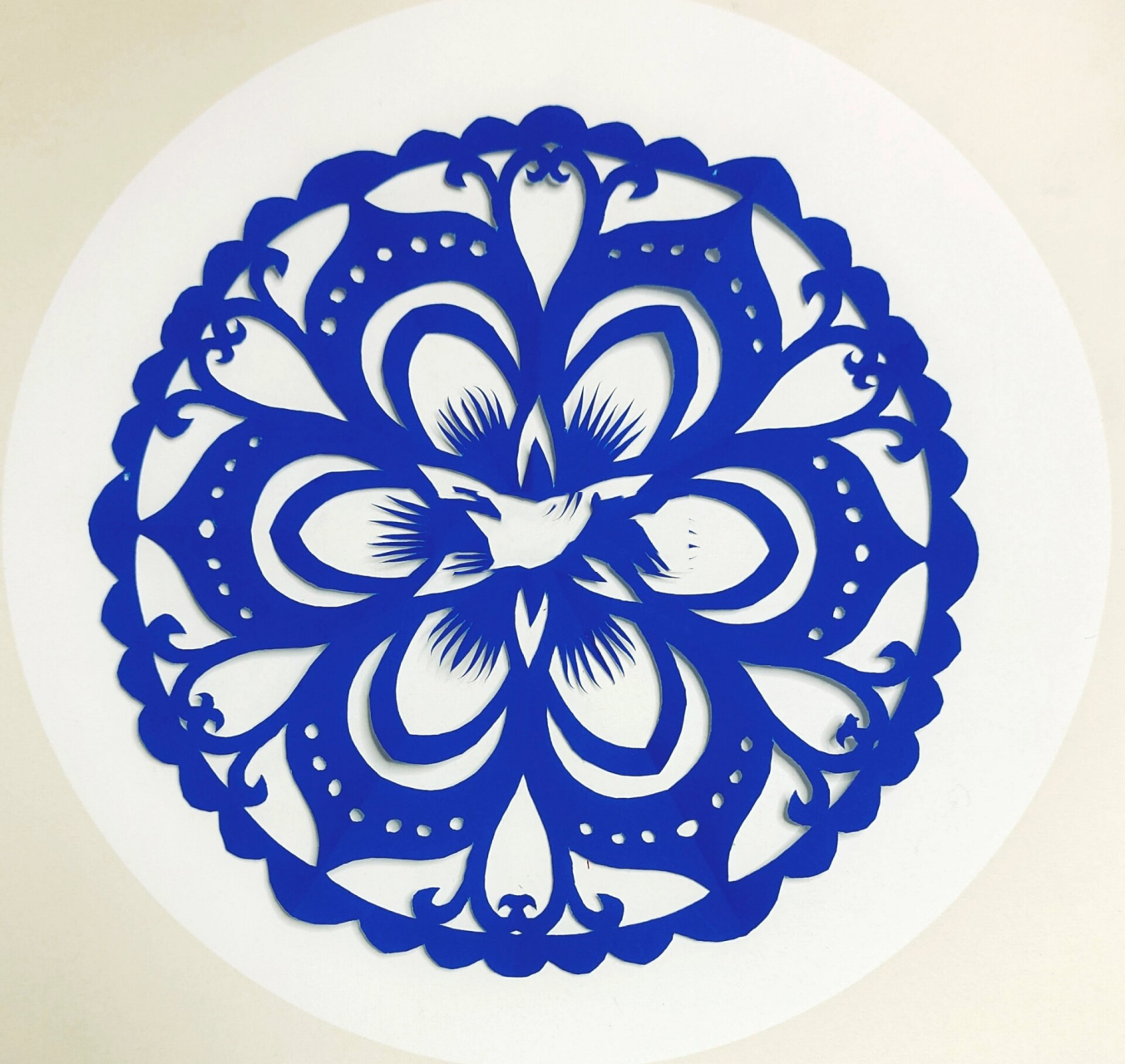 剪纸六折团花简单易懂哦!