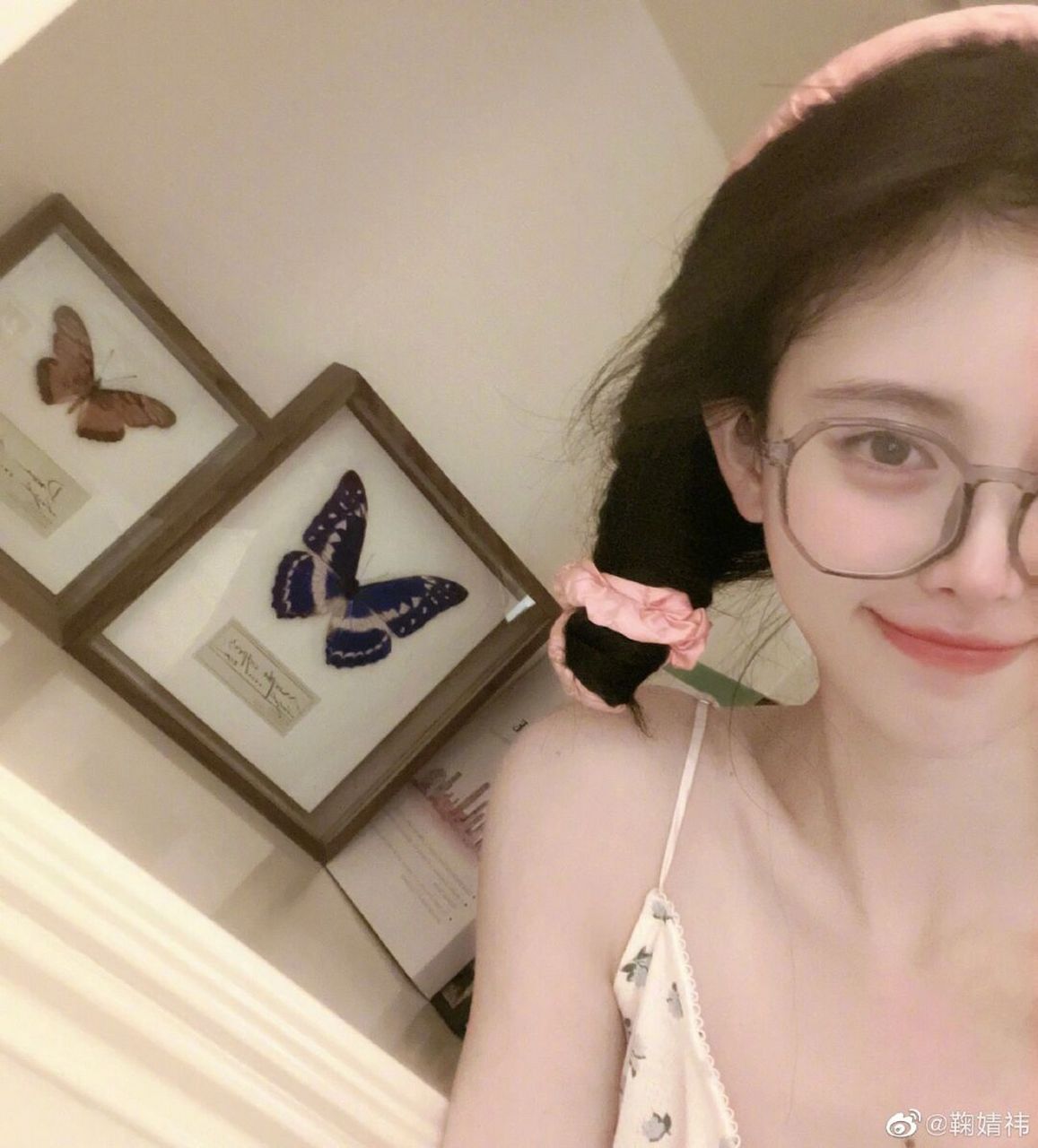 鞠婧祎机场戴眼镜图片图片