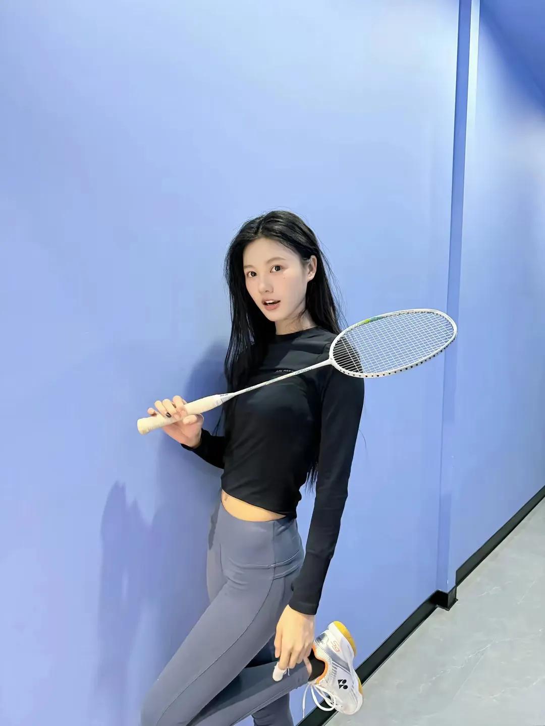 洒脱飒爽！球员个人表现点燃球场热情的简单介绍