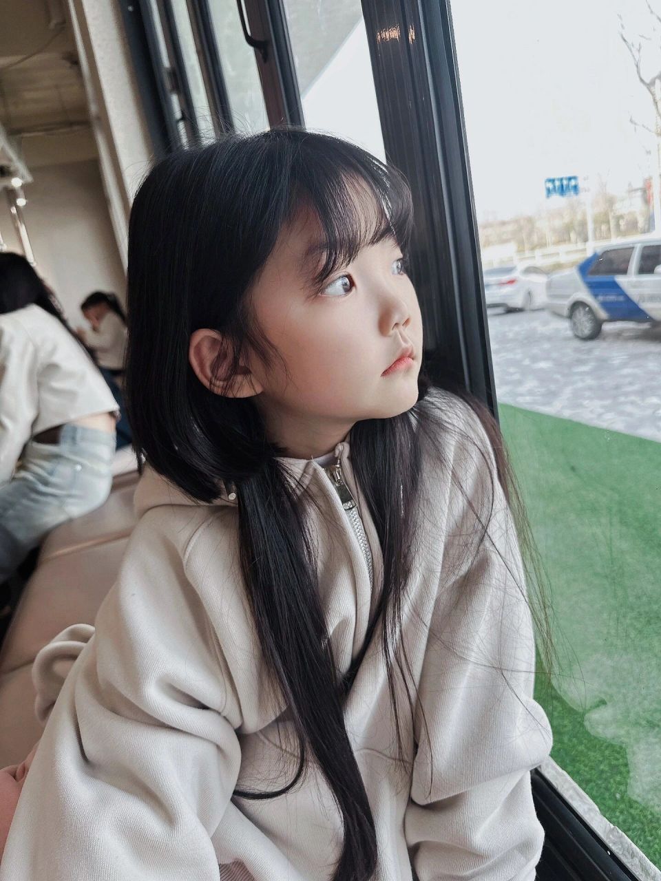 女儿长这么大一直没有换过发型,试试水母头好心动!