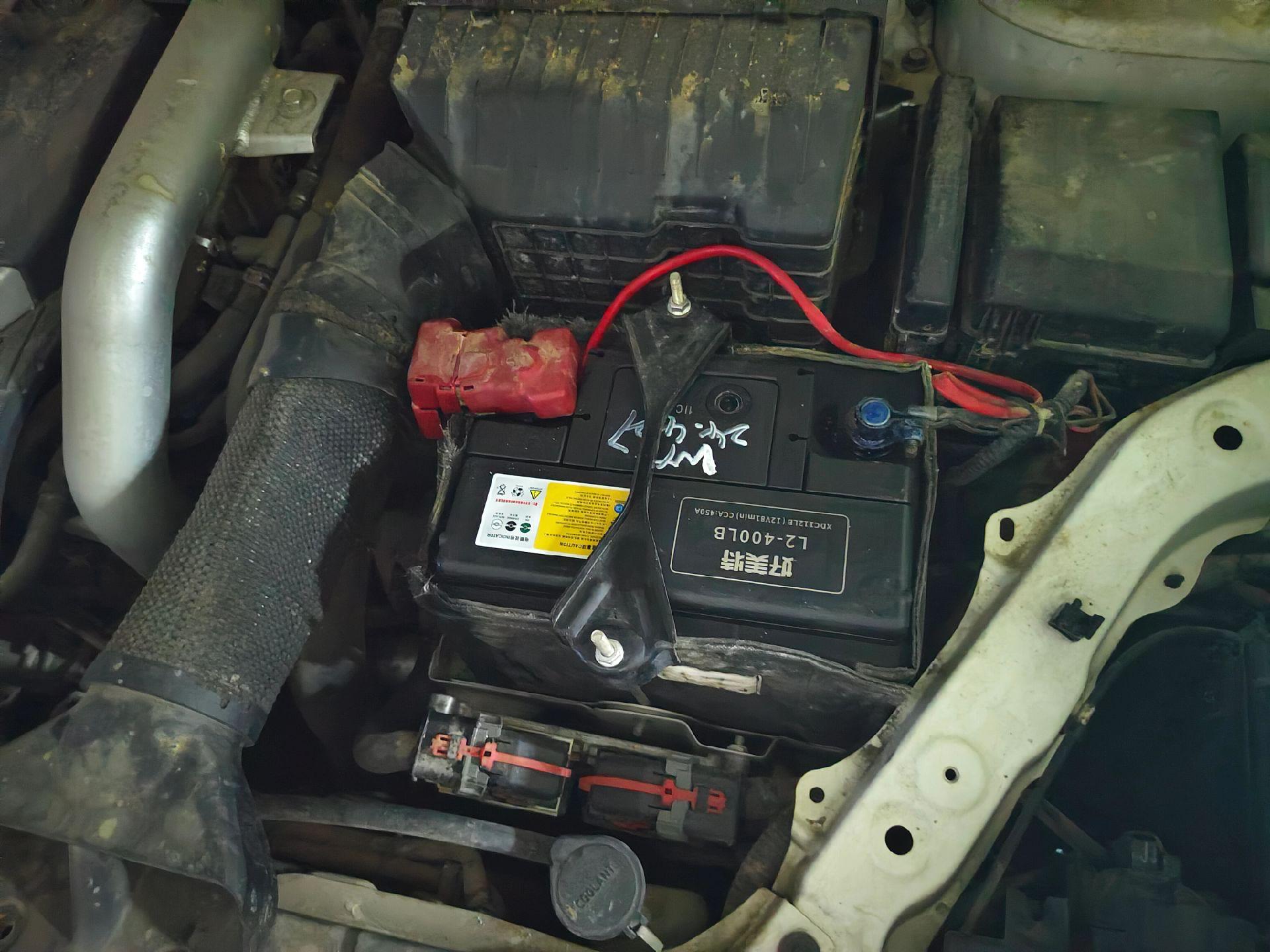 纳智捷u6.更换我们好美特蓄电池