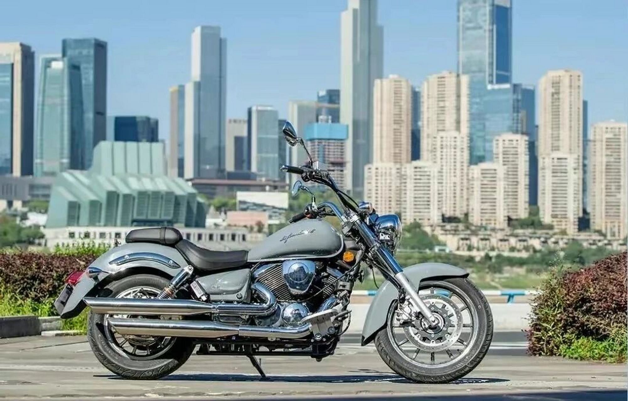 每天一款摩托车6015——力帆v16 plus 售价:19680-19980rmb 车型